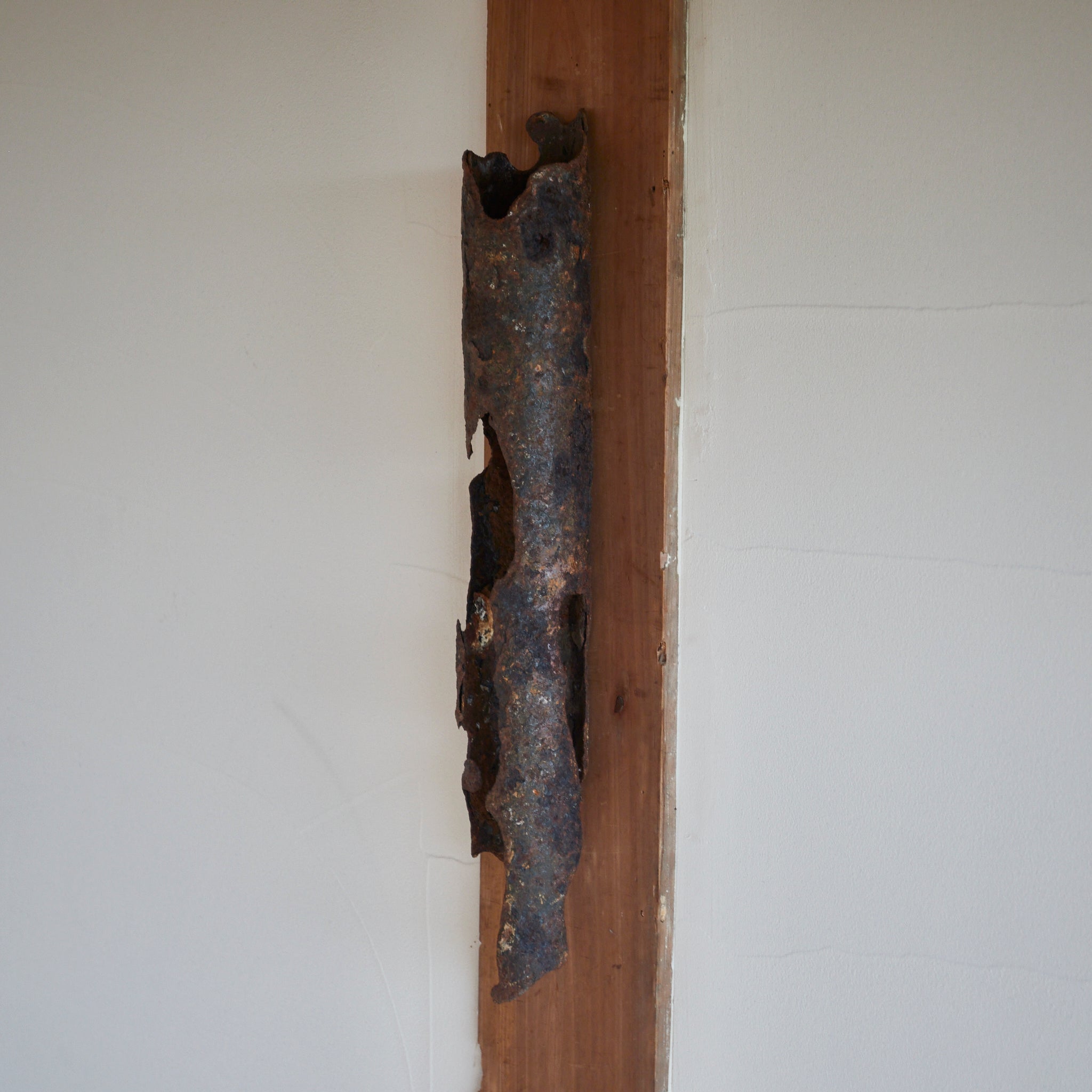 COLGANTE DE PARED DE HIERRO ANTIGUO OXIDADO