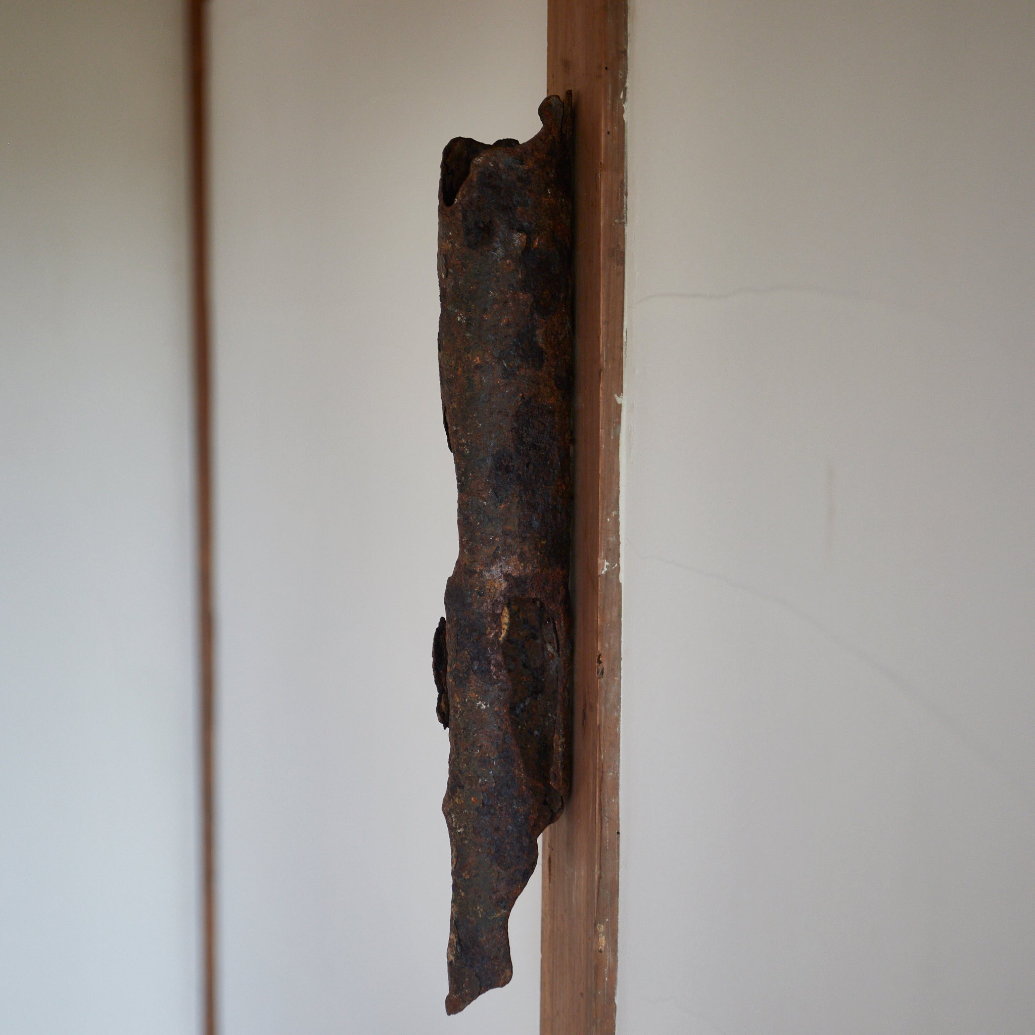 COLGANTE DE PARED DE HIERRO ANTIGUO OXIDADO