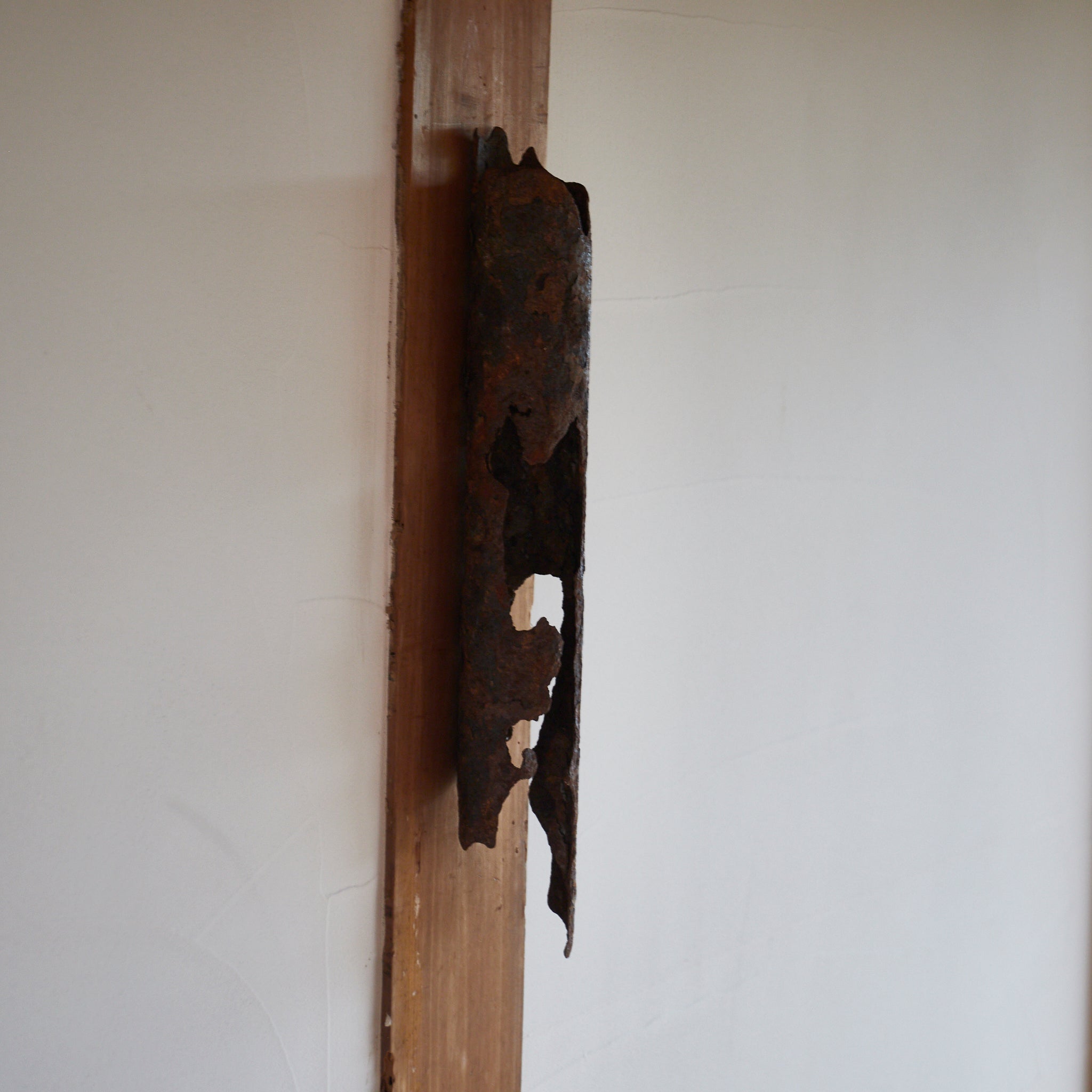 COLGANTE DE PARED DE HIERRO ANTIGUO OXIDADO