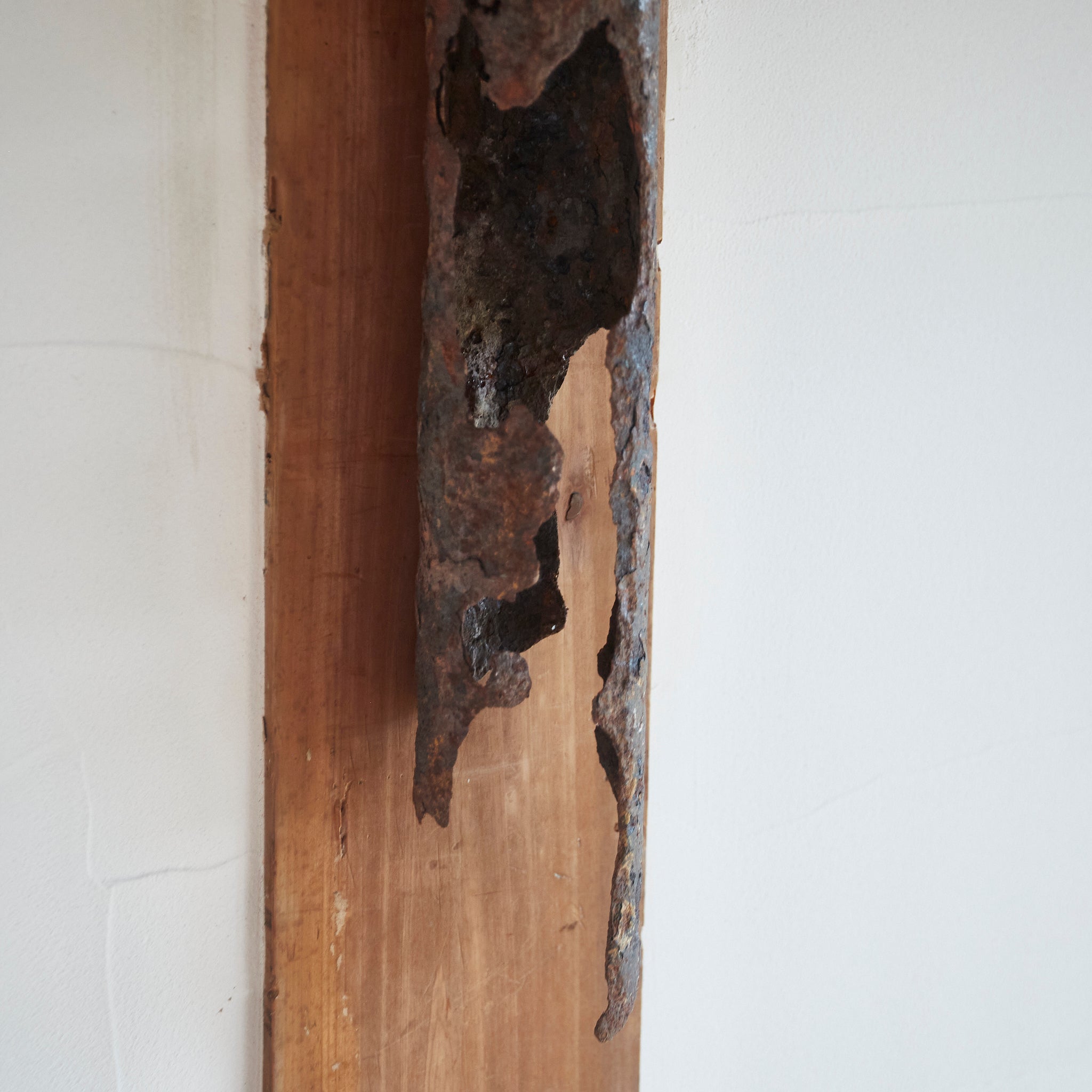 COLGANTE DE PARED DE HIERRO ANTIGUO OXIDADO