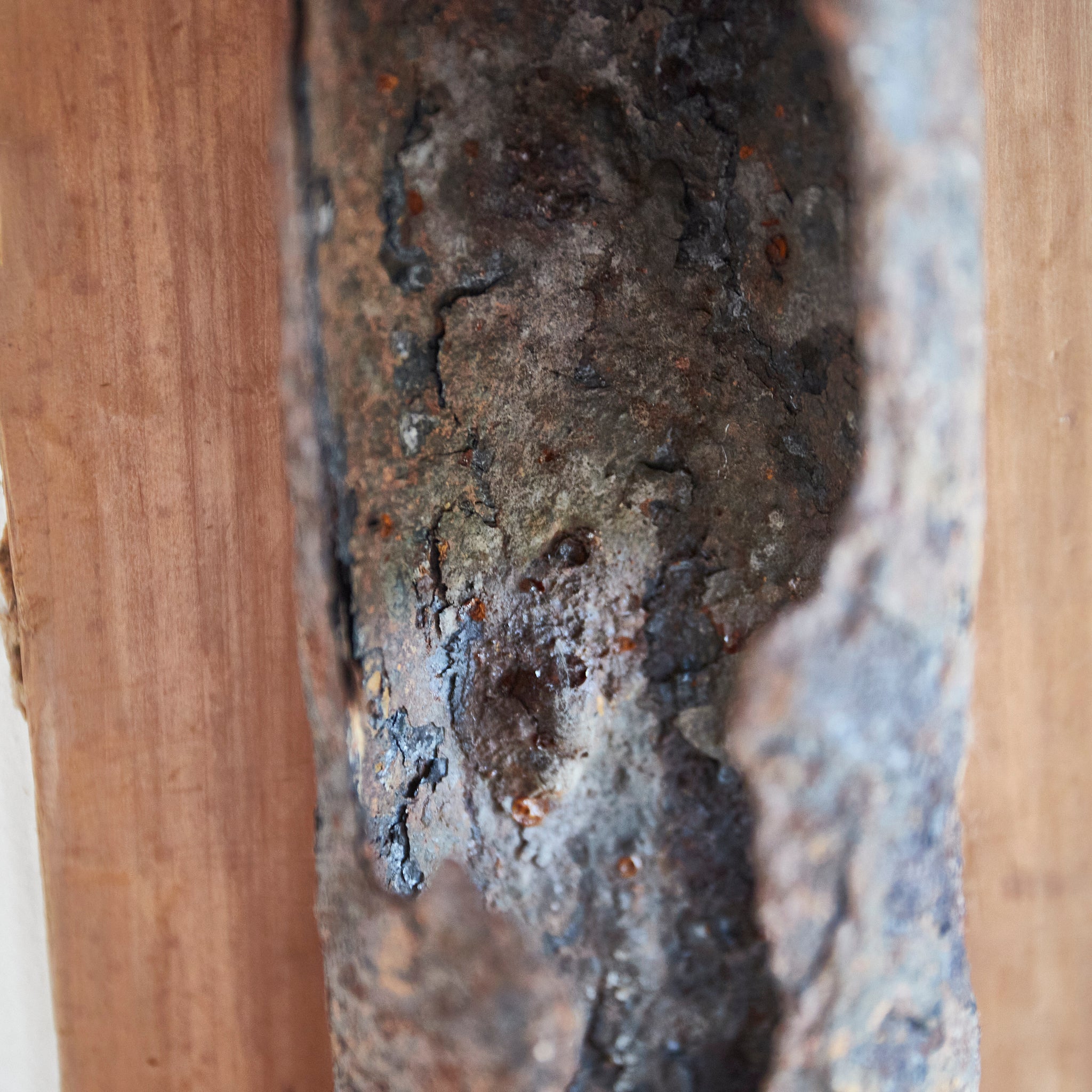 COLGANTE DE PARED DE HIERRO ANTIGUO OXIDADO