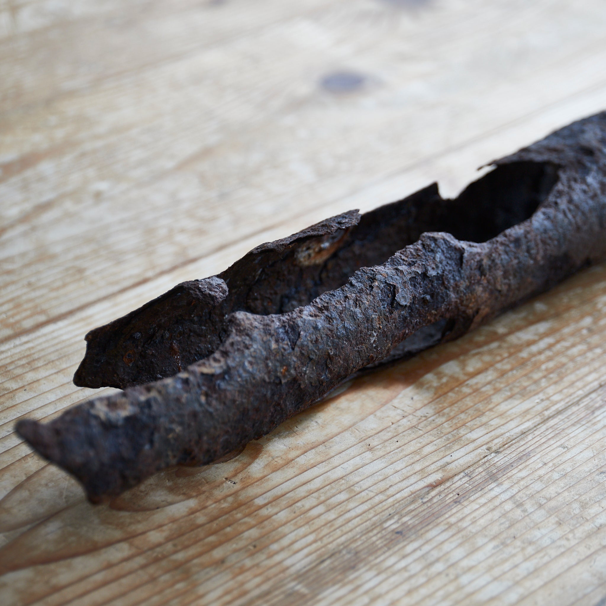 COLGANTE DE PARED DE HIERRO ANTIGUO OXIDADO