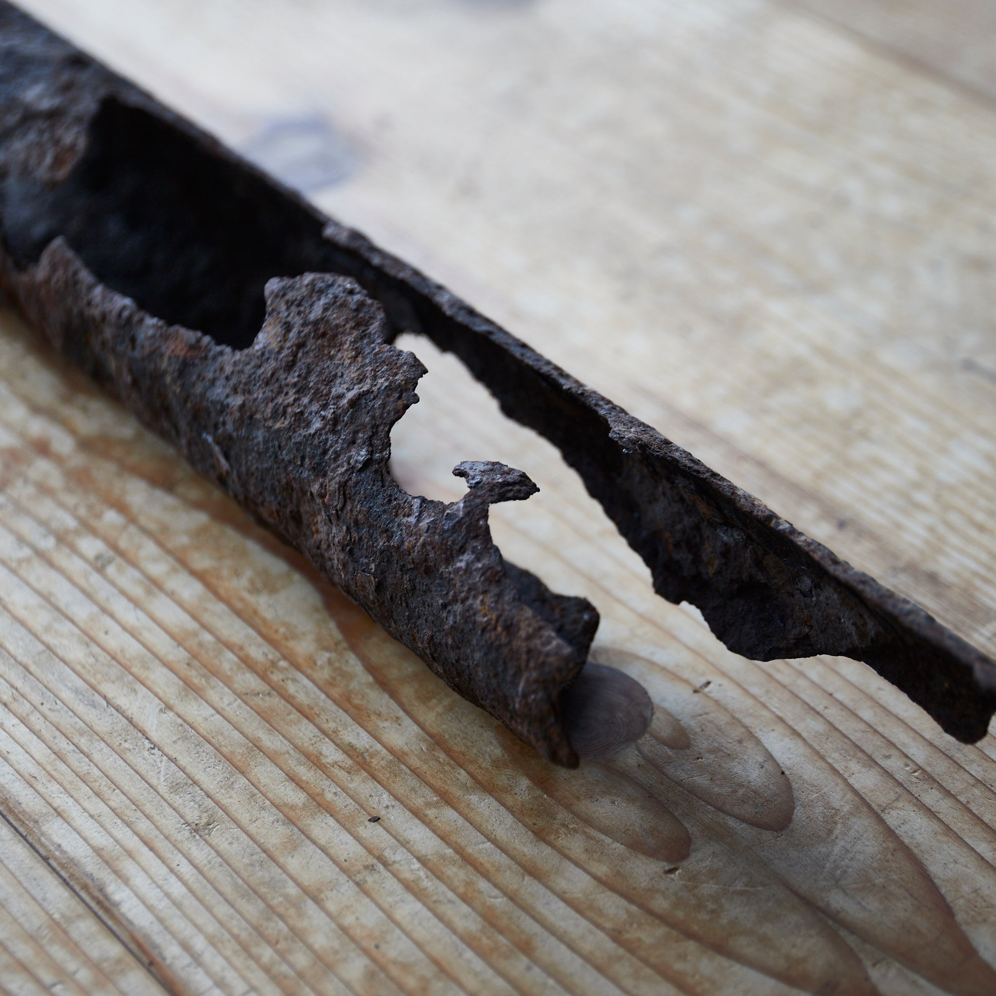 COLGANTE DE PARED DE HIERRO ANTIGUO OXIDADO