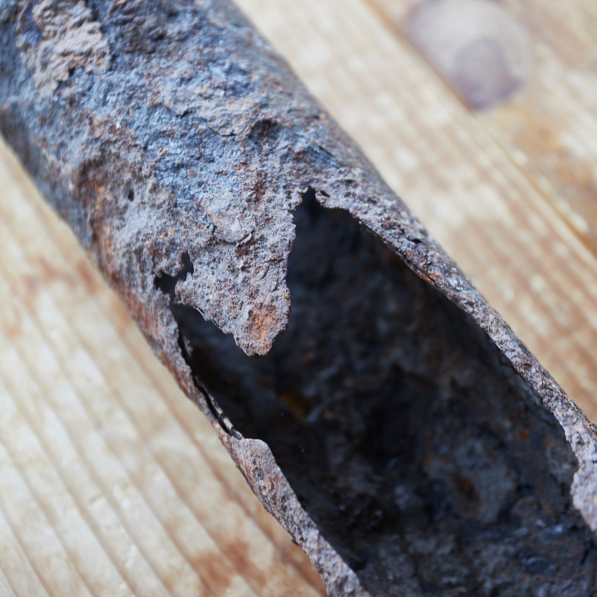 COLGANTE DE PARED DE HIERRO ANTIGUO OXIDADO