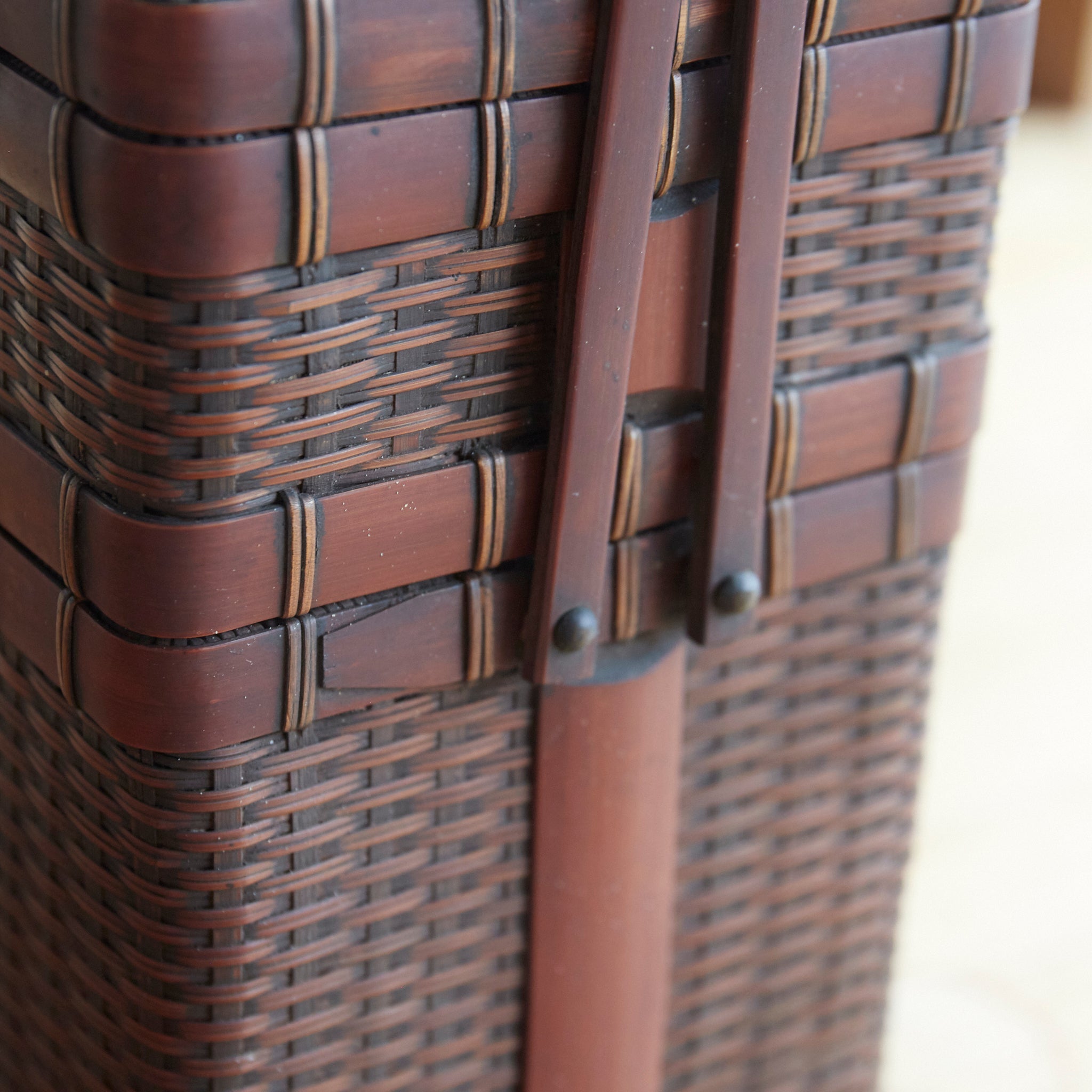 CESTA CON ASA DE BAMBÚ, Período Meiji–Taisho(1868–1926 d. C.)