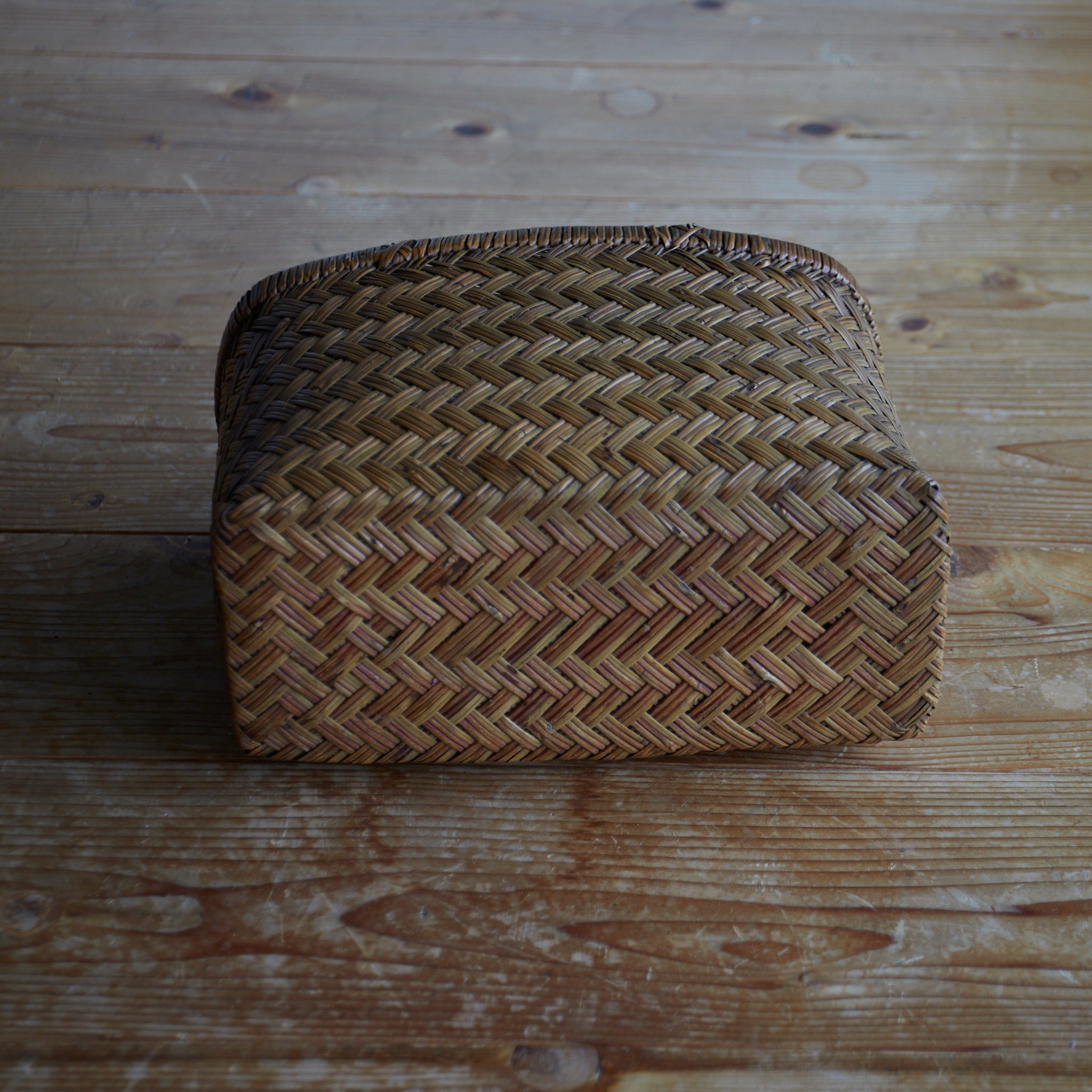 CESTA DE BAMBÚ TEJIDO, Período Taisho(1912–1926 d. C.)