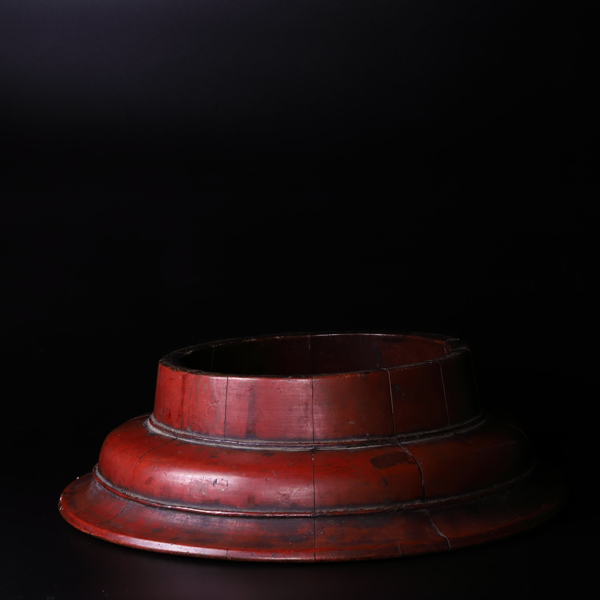 WOODEN FOOTED TRAY, ø 34 cm, Qing Dynasty(1616–1911CE)