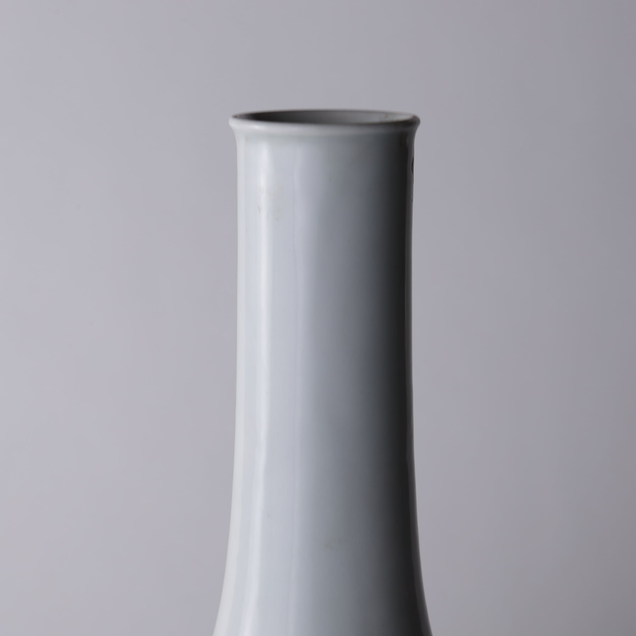 RÜBENFÖRMIGE FLASCHE, Weißporzellan, Joseon-Dynastie(1392–1897 n. Chr.)