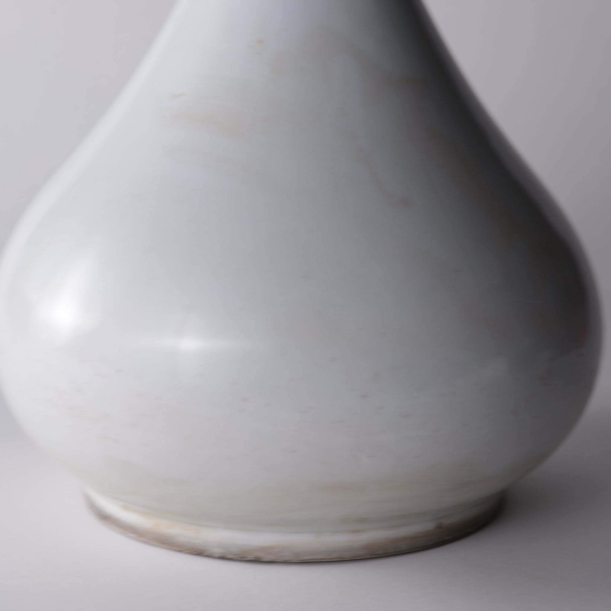 RÜBENFÖRMIGE FLASCHE, Weißporzellan, Joseon-Dynastie(1392–1897 n. Chr.)