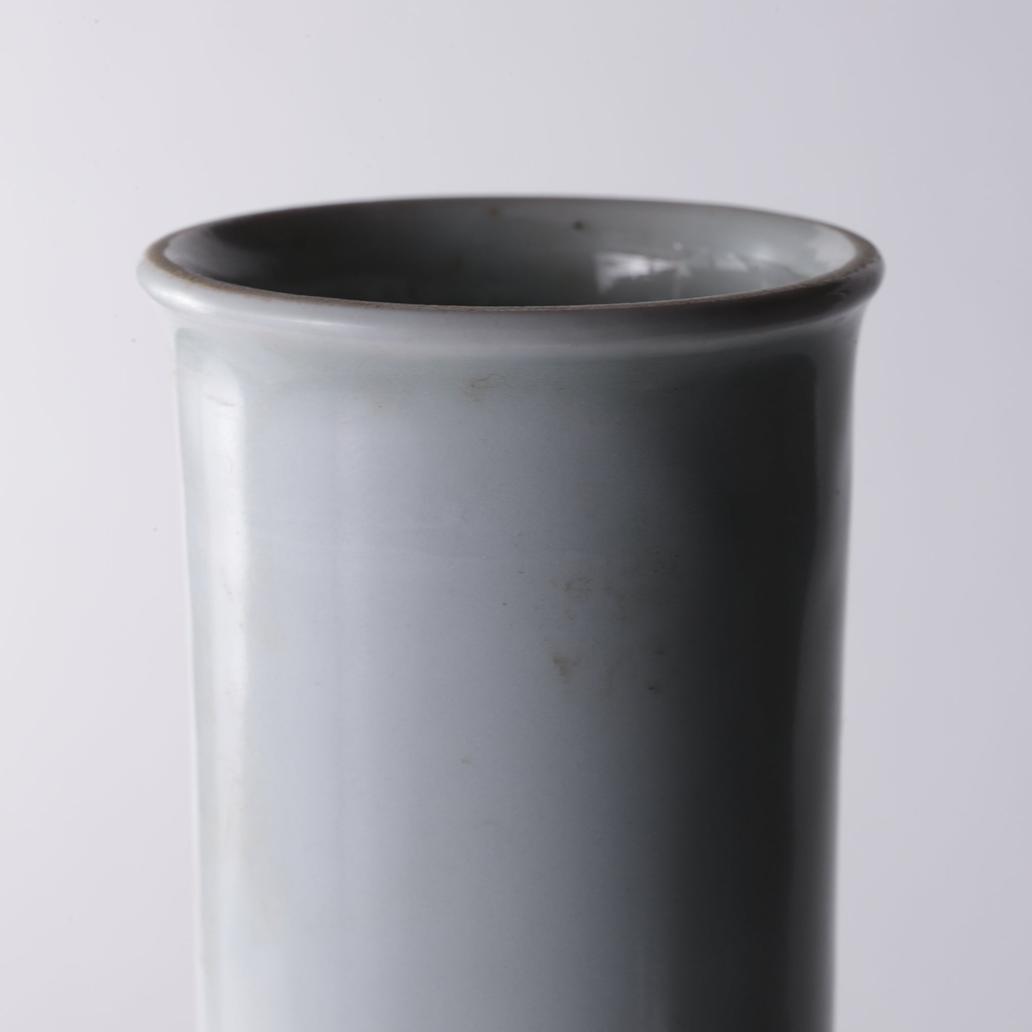 RÜBENFÖRMIGE FLASCHE, Weißporzellan, Joseon-Dynastie(1392–1897 n. Chr.)