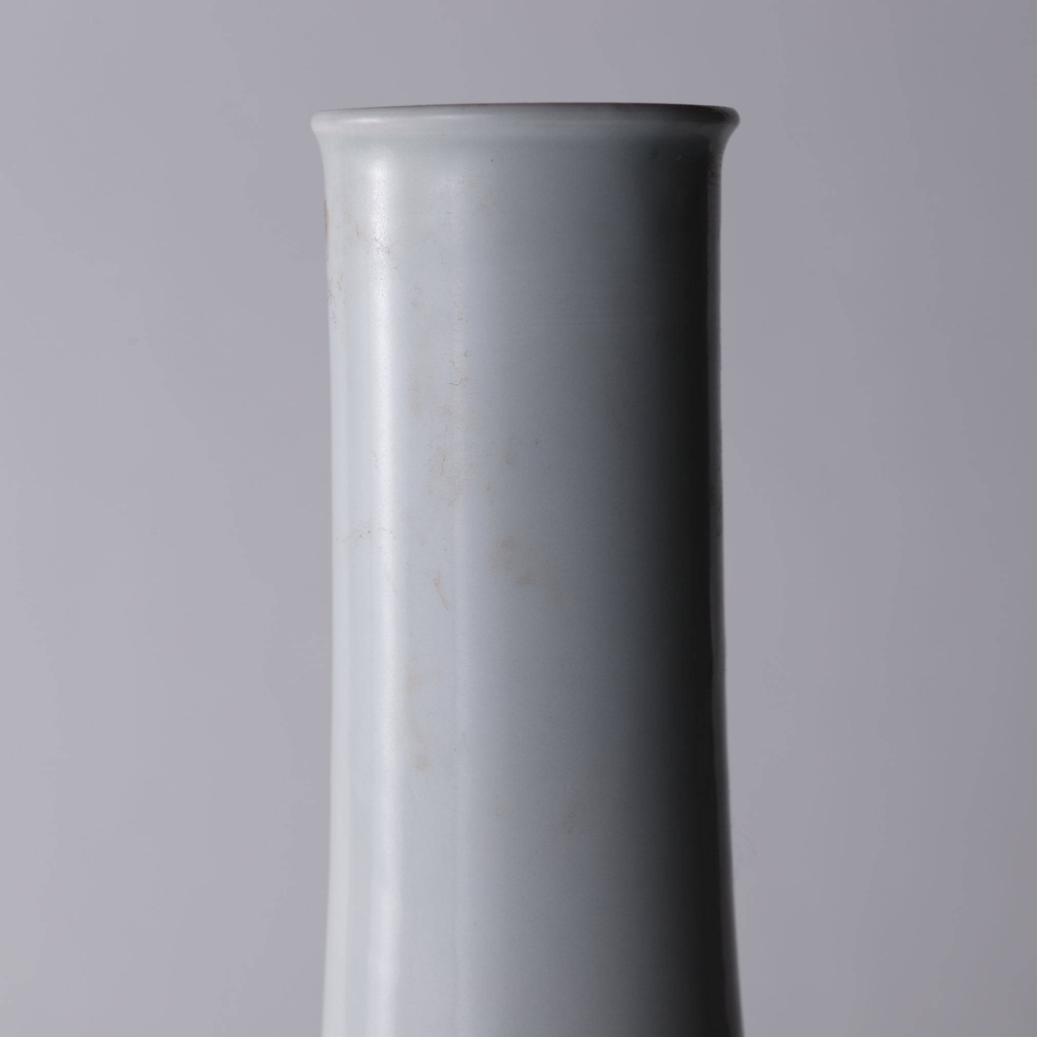 RÜBENFÖRMIGE FLASCHE, Weißporzellan, Joseon-Dynastie(1392–1897 n. Chr.)