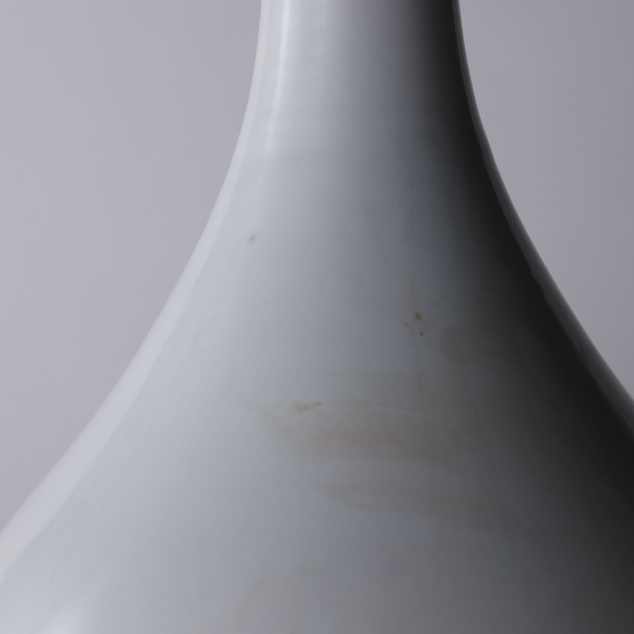RÜBENFÖRMIGE FLASCHE, Weißporzellan, Joseon-Dynastie(1392–1897 n. Chr.)