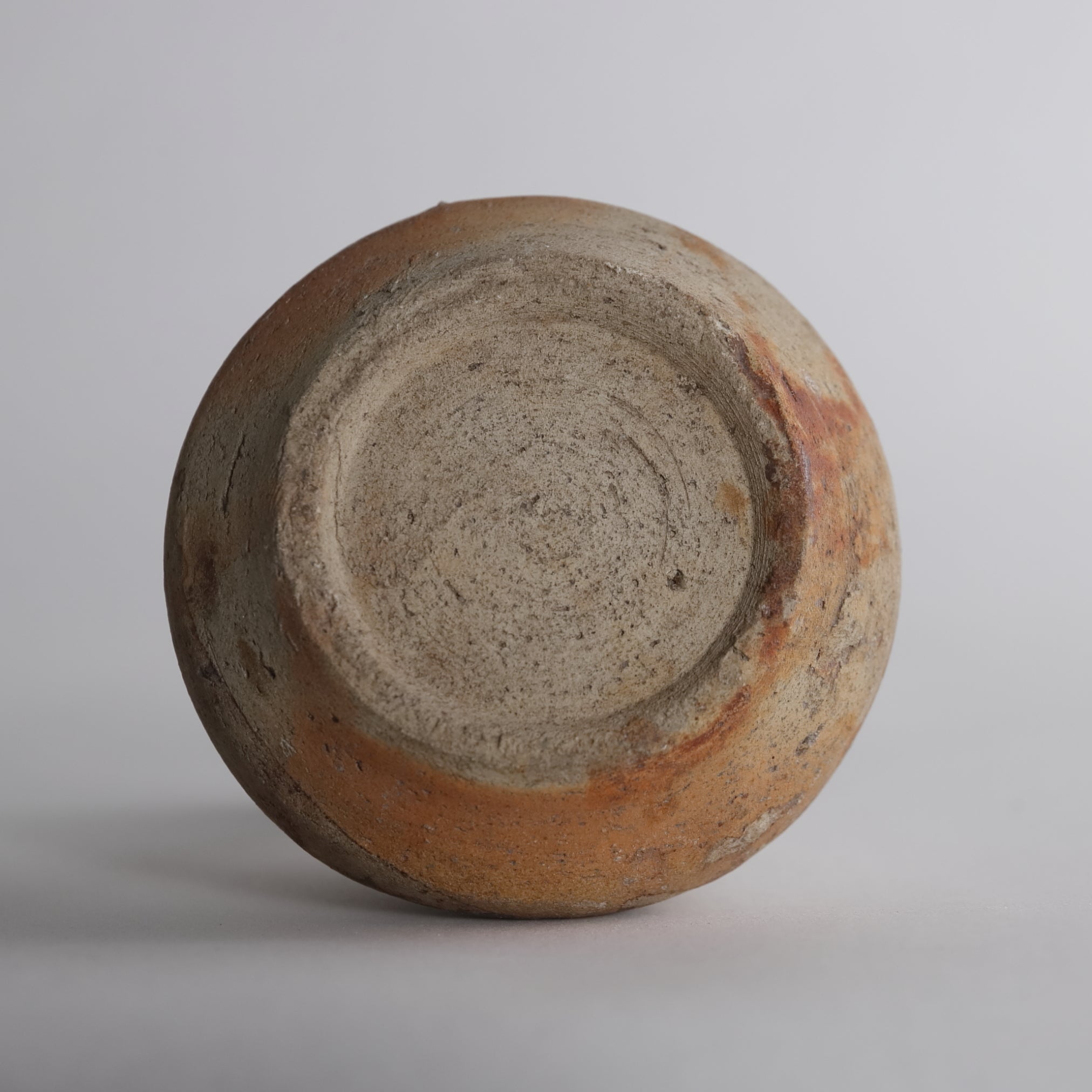 JARRÓN PARA ALTAR BUDISTA, Ko-Seto, vidriado ceniza con asas, Período Kamakura(1185–1333 d. C.)