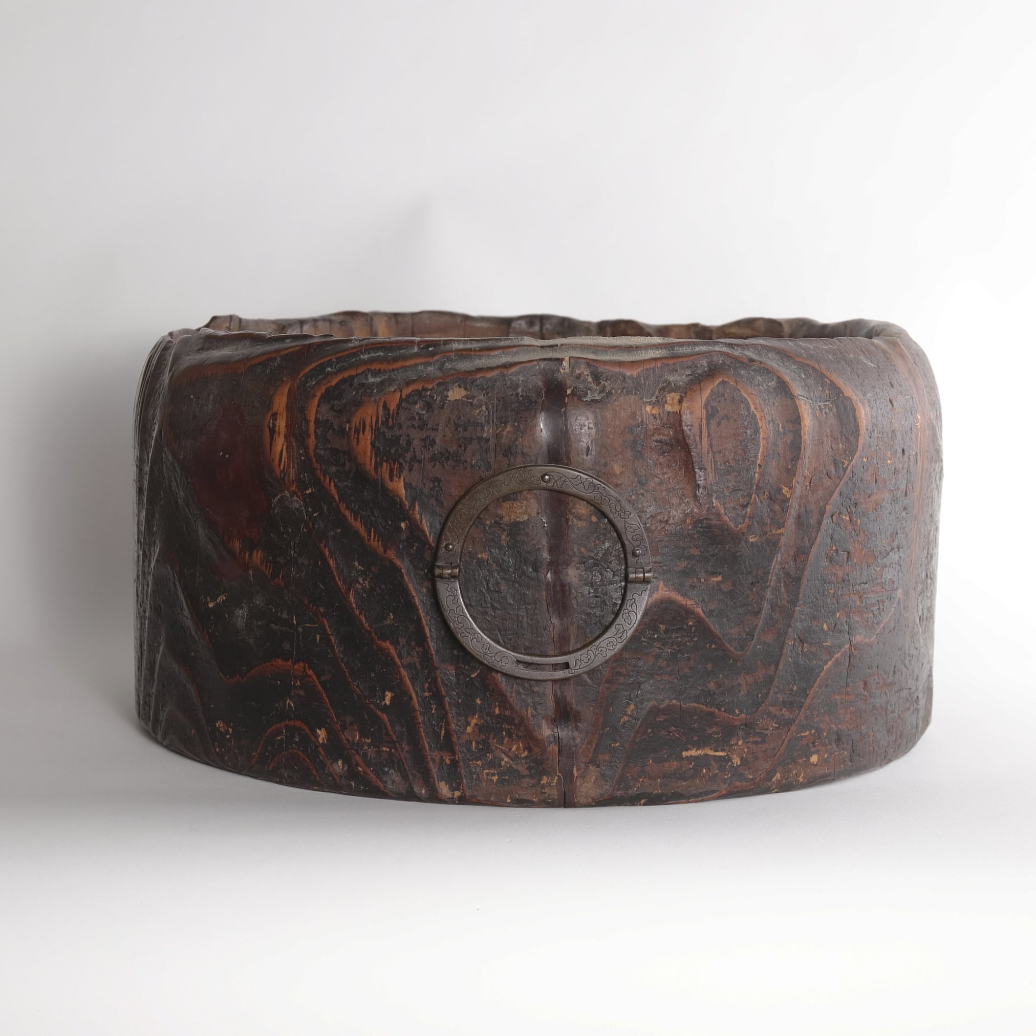 BRASERO DE CARBÓN DE MADERA, Con asas de latón, Período Edo(1603–1867 d. C.)