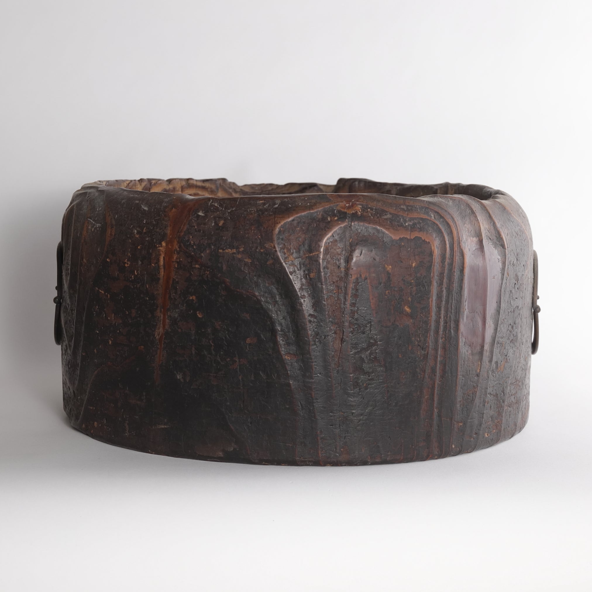 BRASERO DE CARBÓN DE MADERA, Con asas de latón, Período Edo(1603–1867 d. C.)
