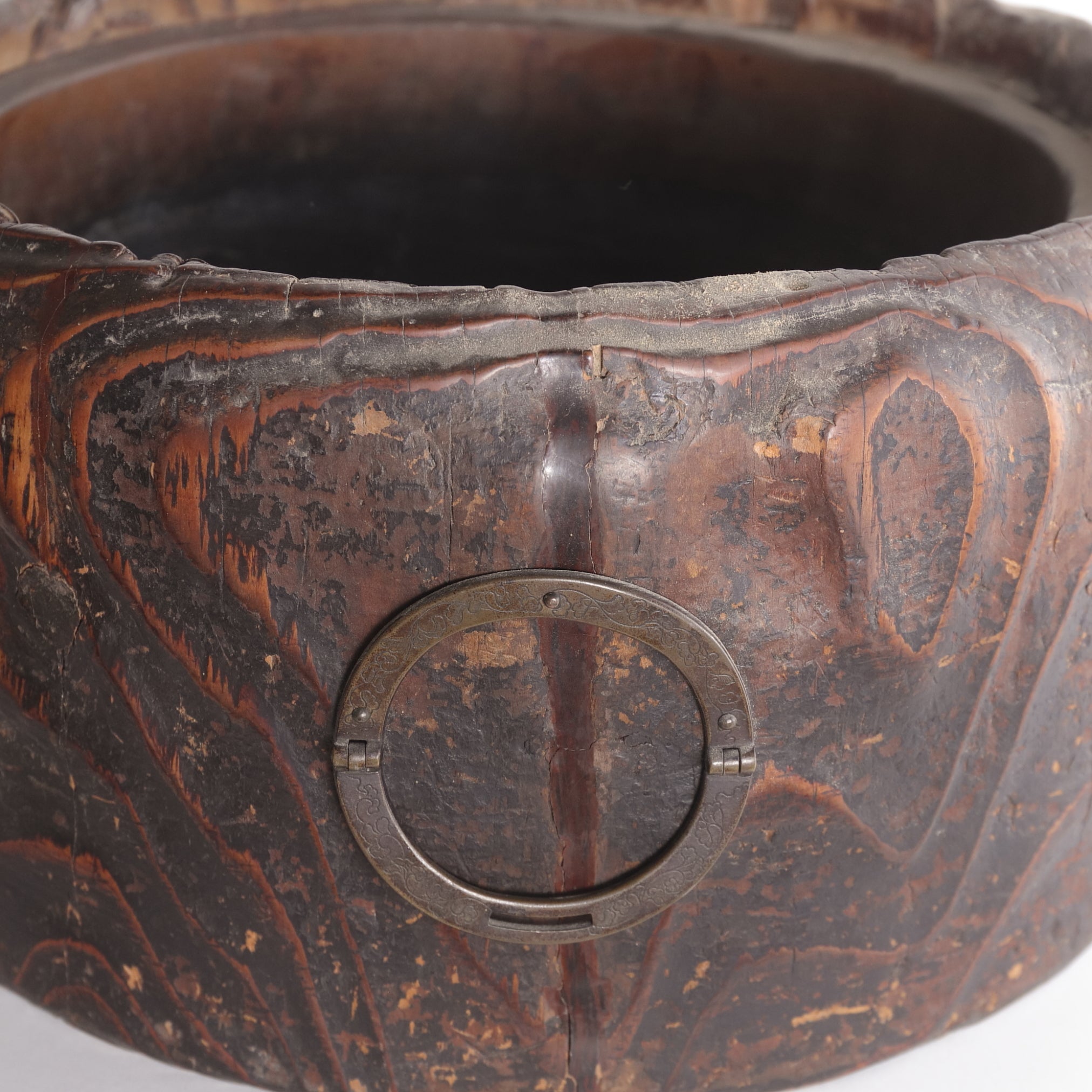 BRASERO DE CARBÓN DE MADERA, Con asas de latón, Período Edo(1603–1867 d. C.)