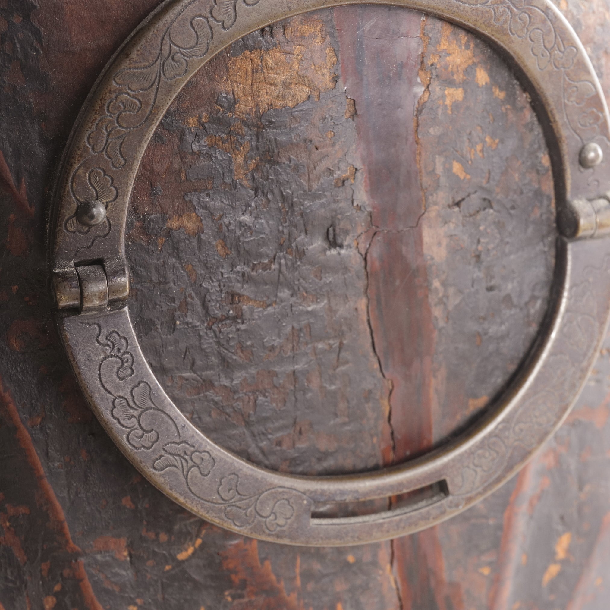BRASERO DE CARBÓN DE MADERA, Con asas de latón, Período Edo(1603–1867 d. C.)