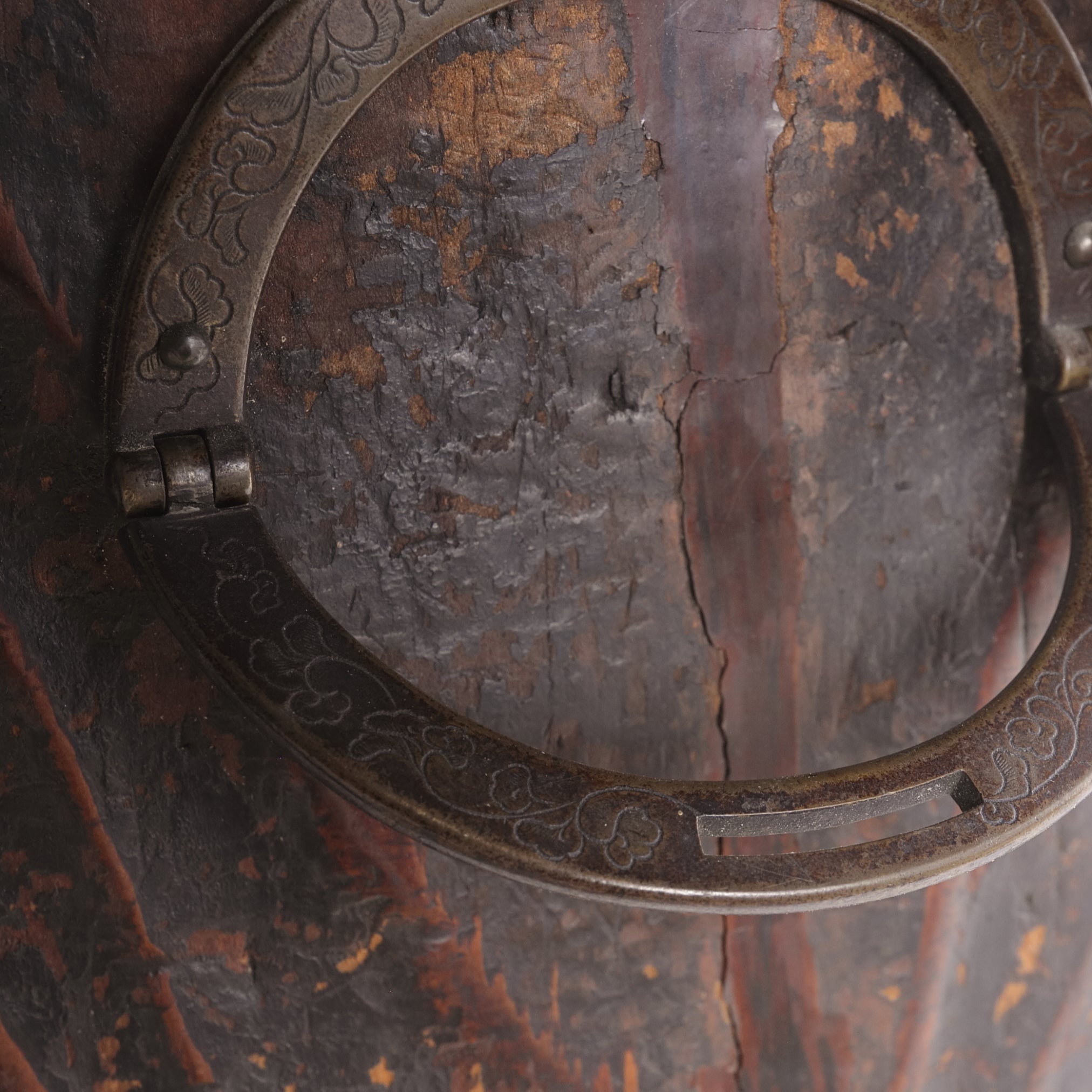 BRASERO DE CARBÓN DE MADERA, Con asas de latón, Período Edo(1603–1867 d. C.)