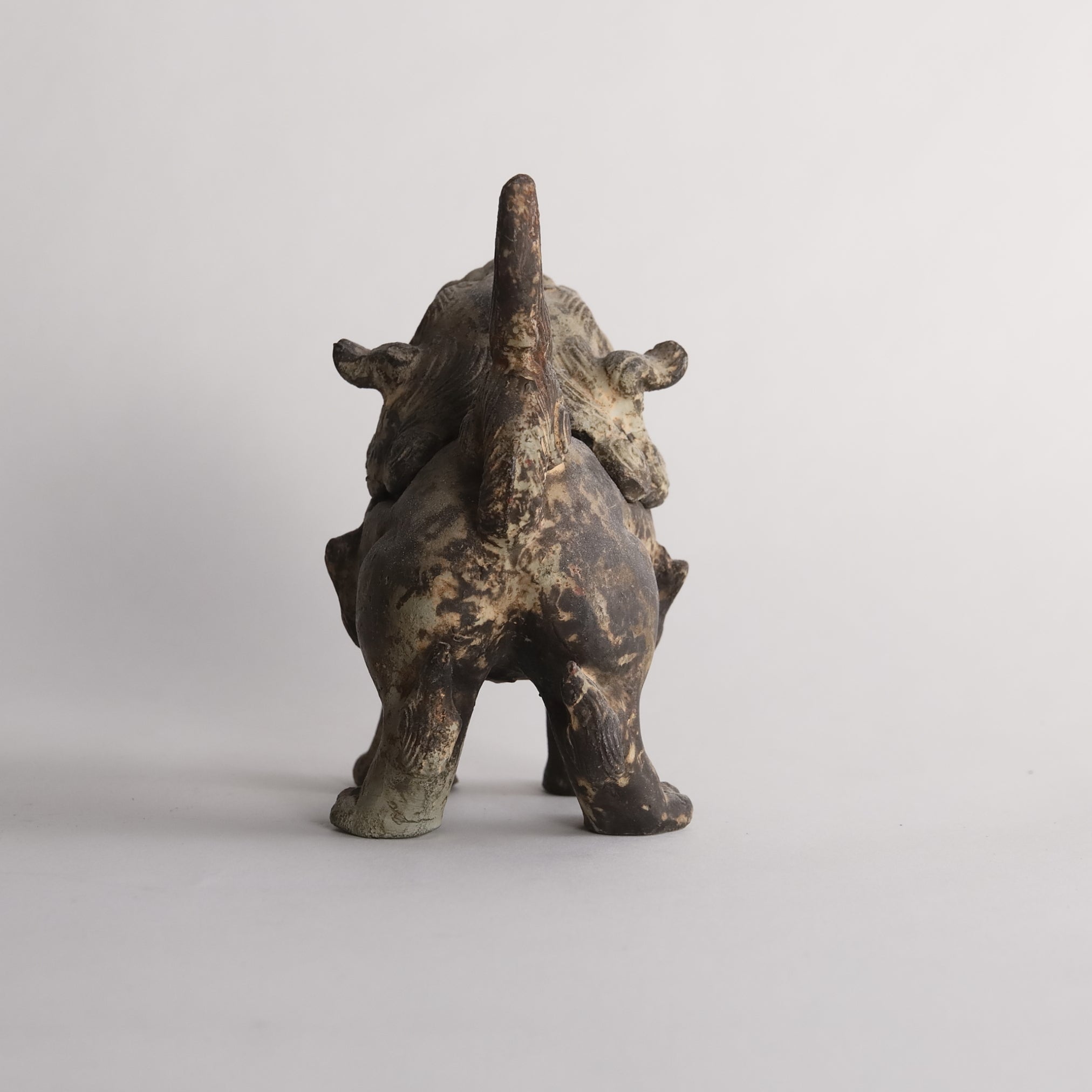BRÛLE-PARFUM EN FORME DE LION BASÉ SUR LE FER, Période Muromachi(1336–1573 apr. J.-C.)