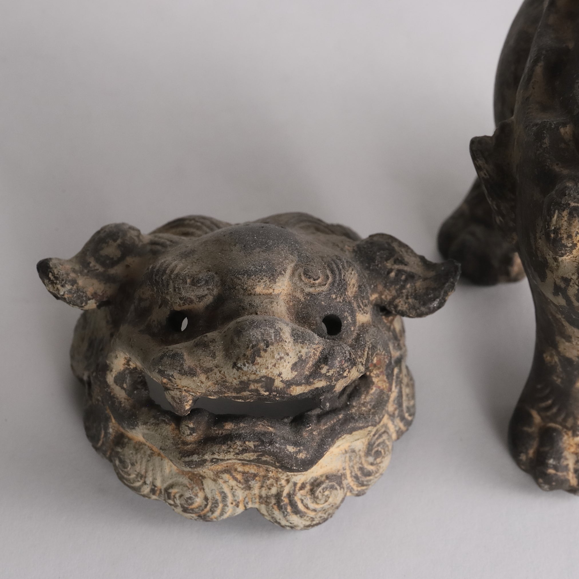BRÛLE-PARFUM EN FORME DE LION BASÉ SUR LE FER, Période Muromachi(1336–1573 apr. J.-C.)