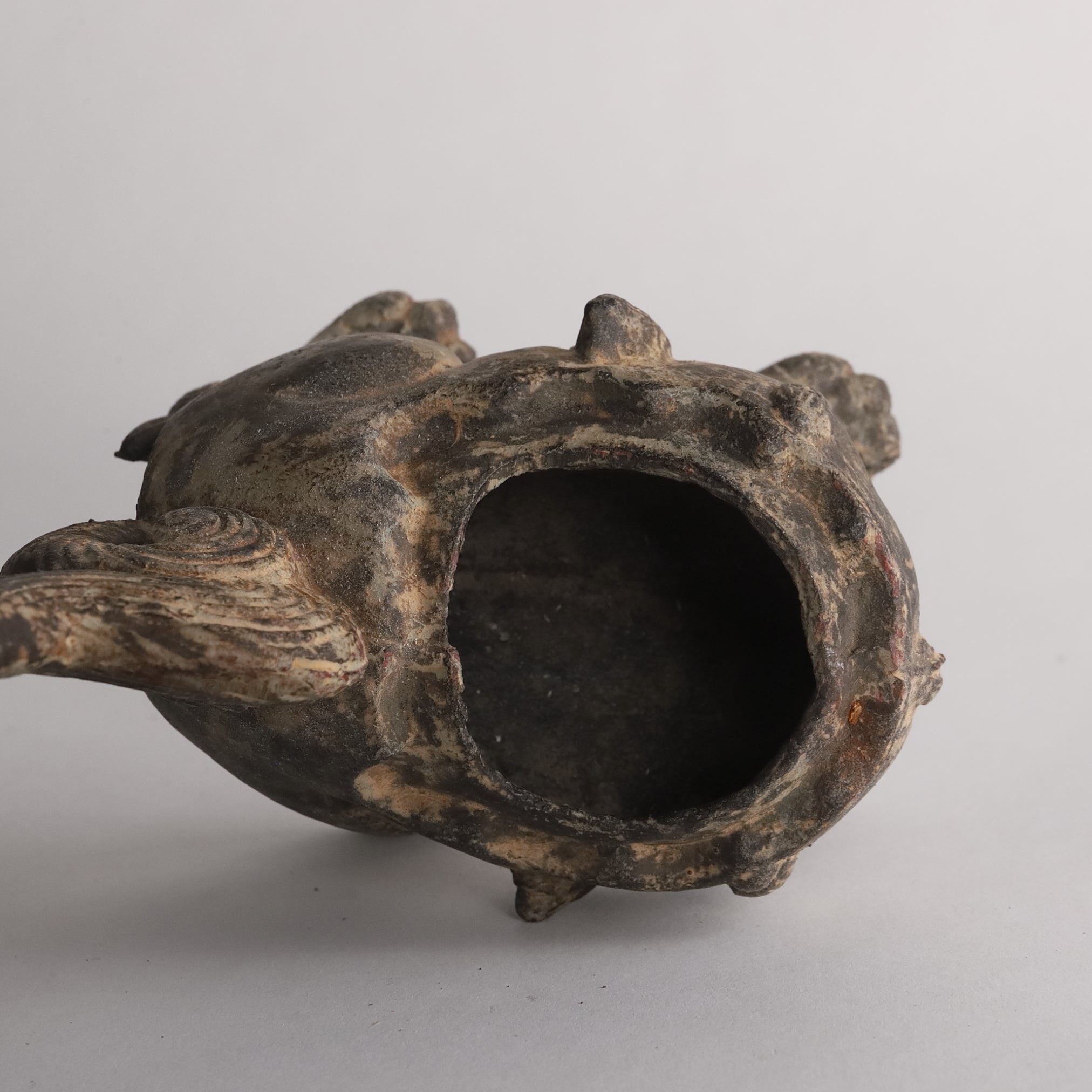 BRÛLE-PARFUM EN FORME DE LION BASÉ SUR LE FER, Période Muromachi(1336–1573 apr. J.-C.)