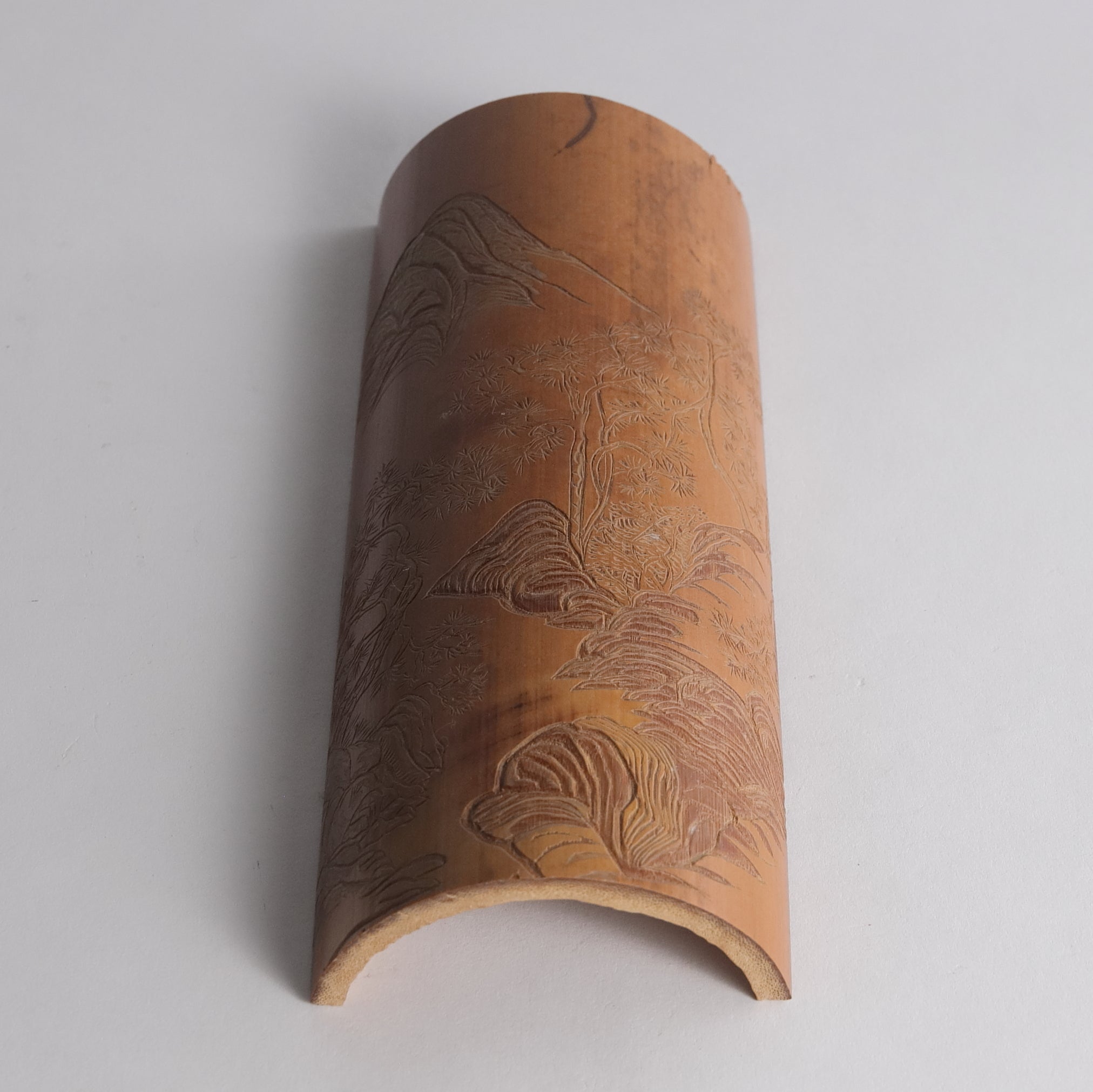 CUCHARA PARA TÉ DE BAMBÚ, Tallada con diseño de paisaje, Moderno(Siglos XIX–XX)