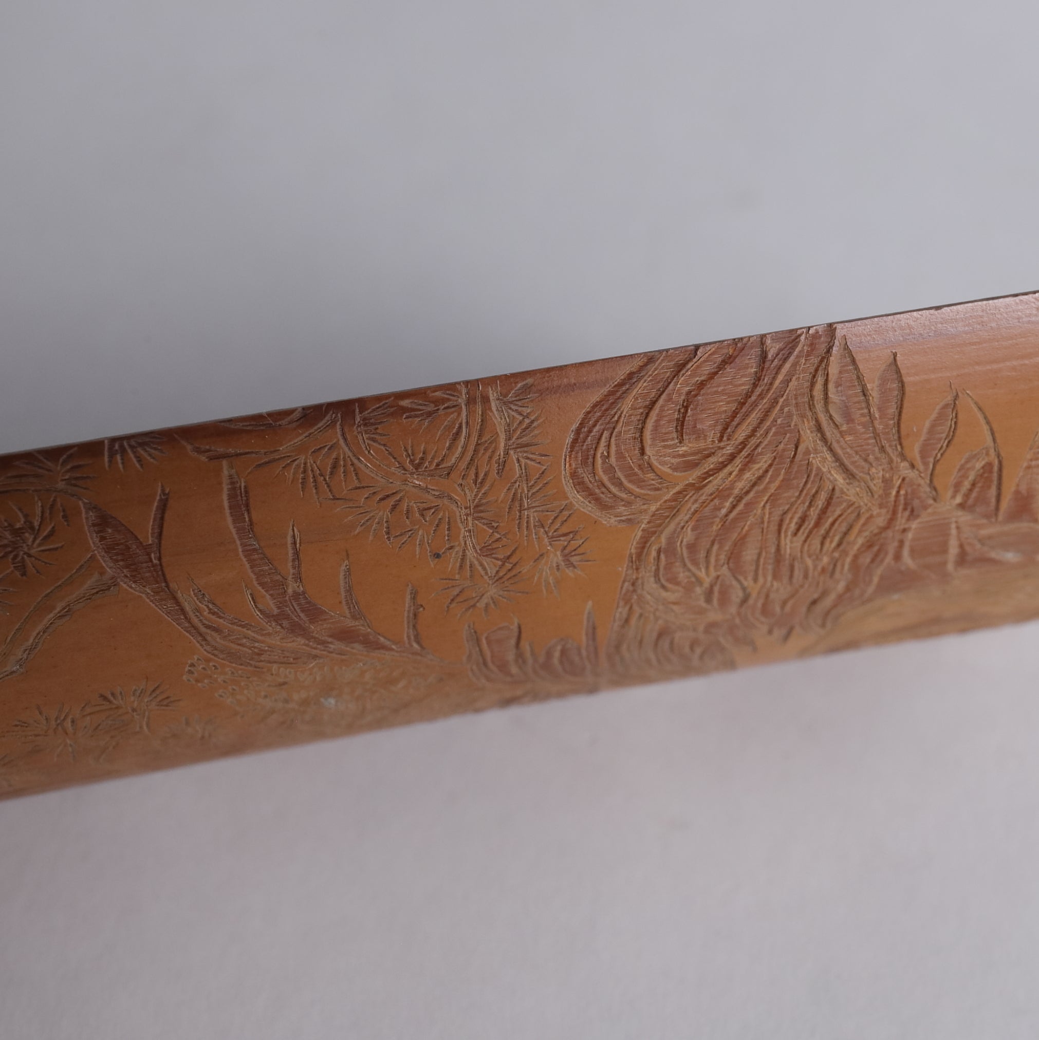 CUCHARA PARA TÉ DE BAMBÚ, Tallada con diseño de paisaje, Moderno(Siglos XIX–XX)