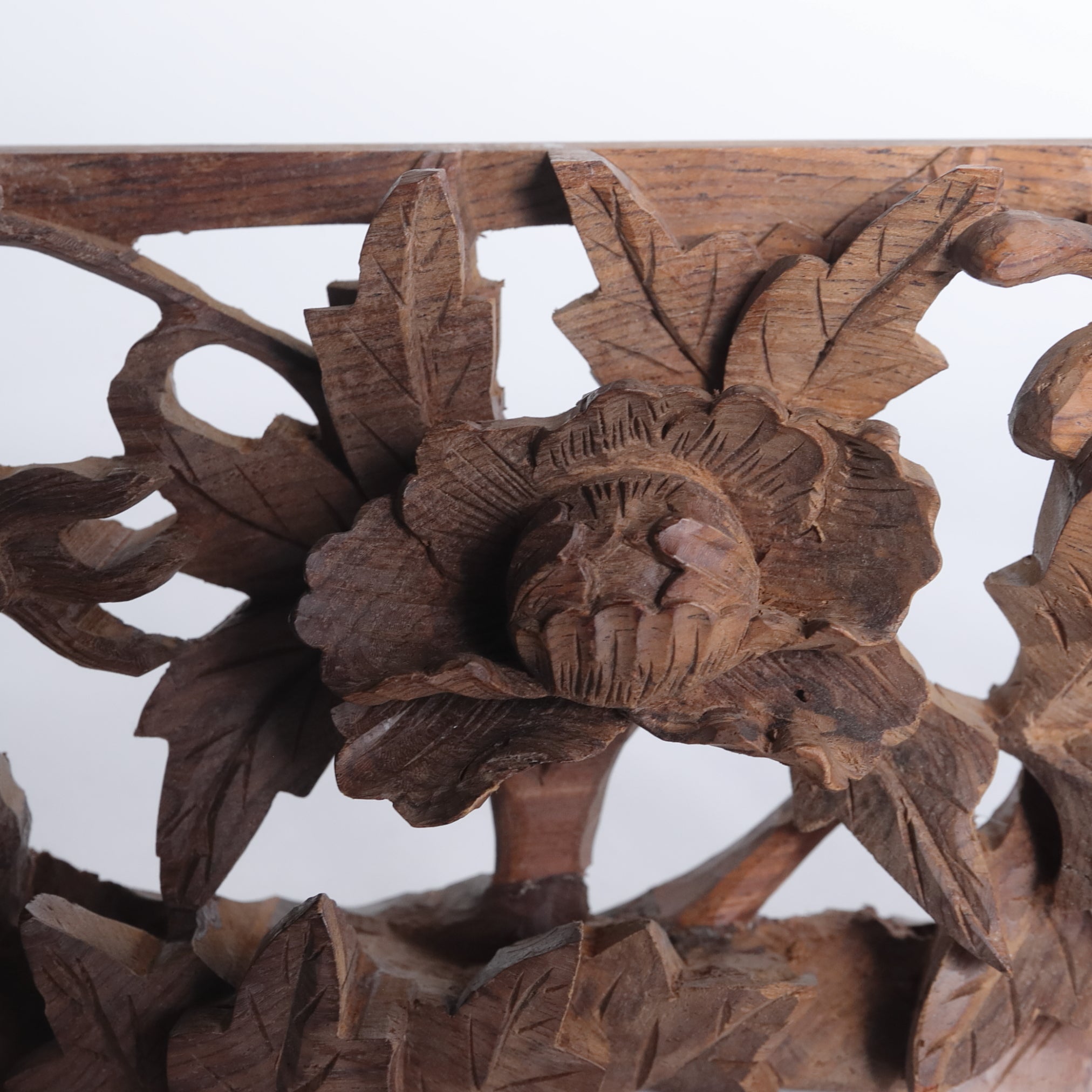 CARVED TRANSOM PANEL(RANMA), Openwork-carved with lion and peony design, Early Modern Period(16th–19th centuries)