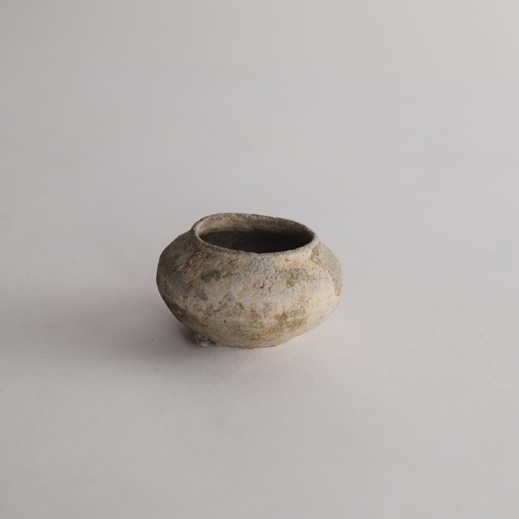 JARRA PEQUEÑA, Ko-Seto, vidriado ceniza, Período Kamakura(1185–1333 d. C.)