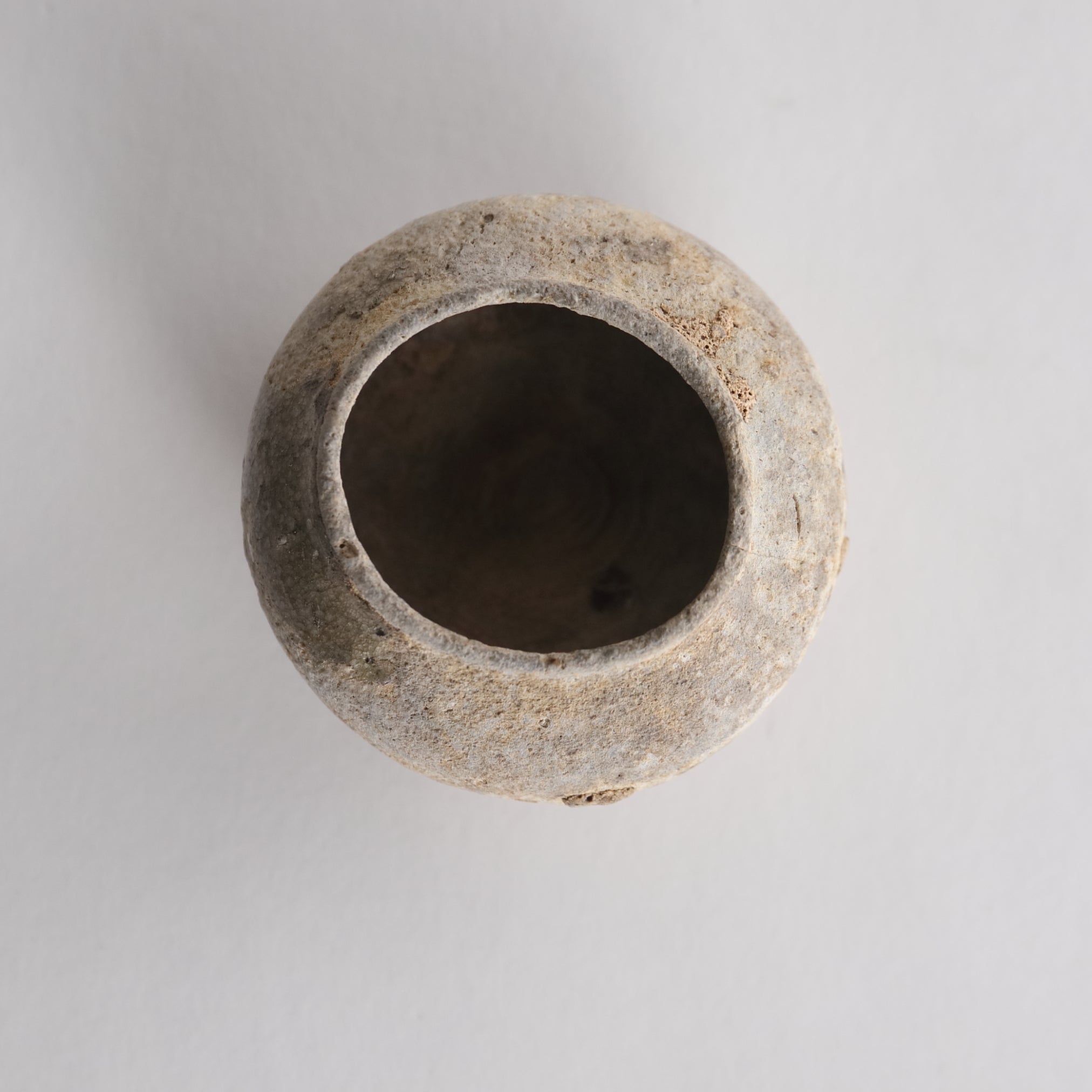 JARRA PEQUEÑA, Ko-Seto, vidriado ceniza, Período Kamakura(1185–1333 d. C.)