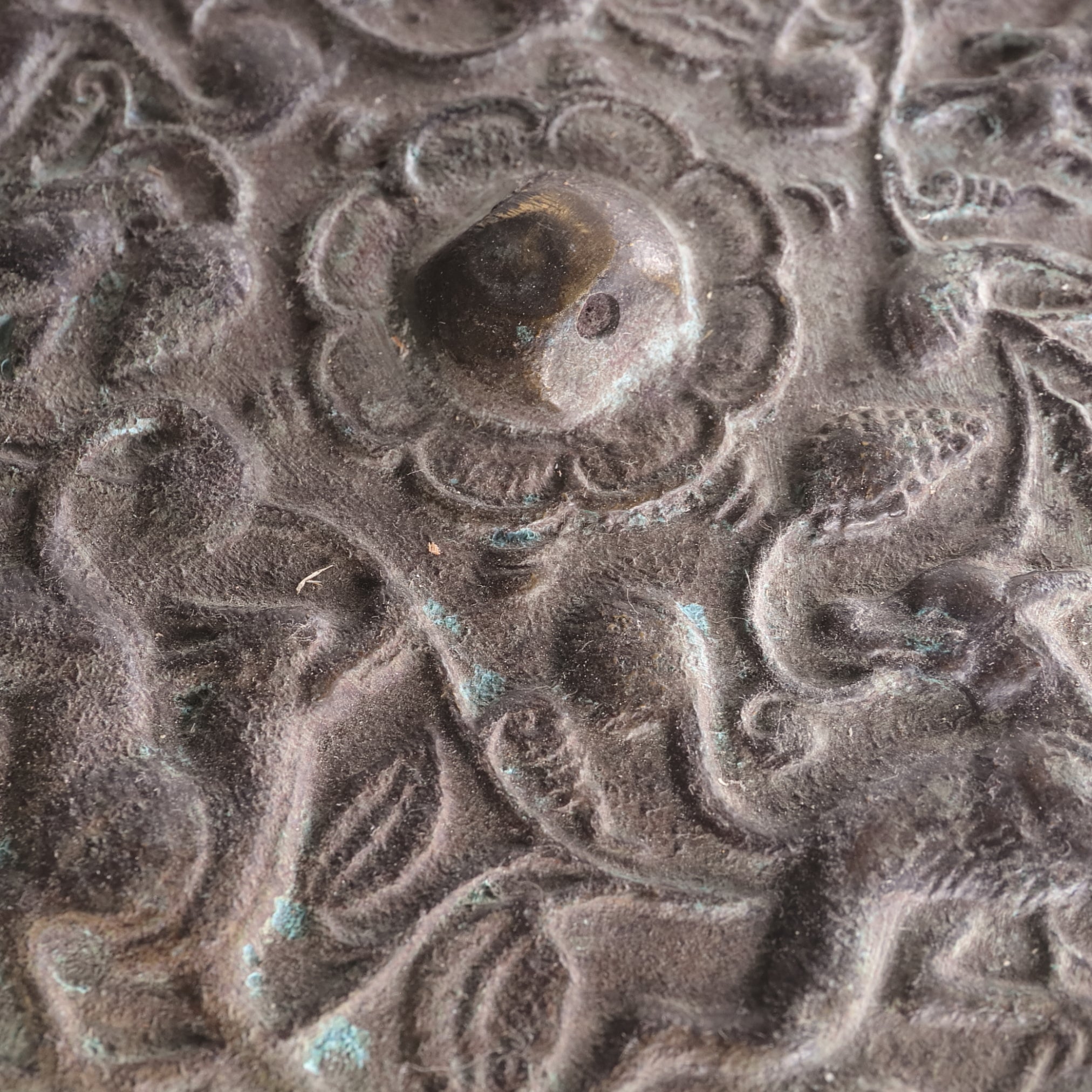 ESPEJO DE BRONCE, Tallado en relieve con diseño de bestia mítica, Mitate(espejo de bronce/pisapapeles)