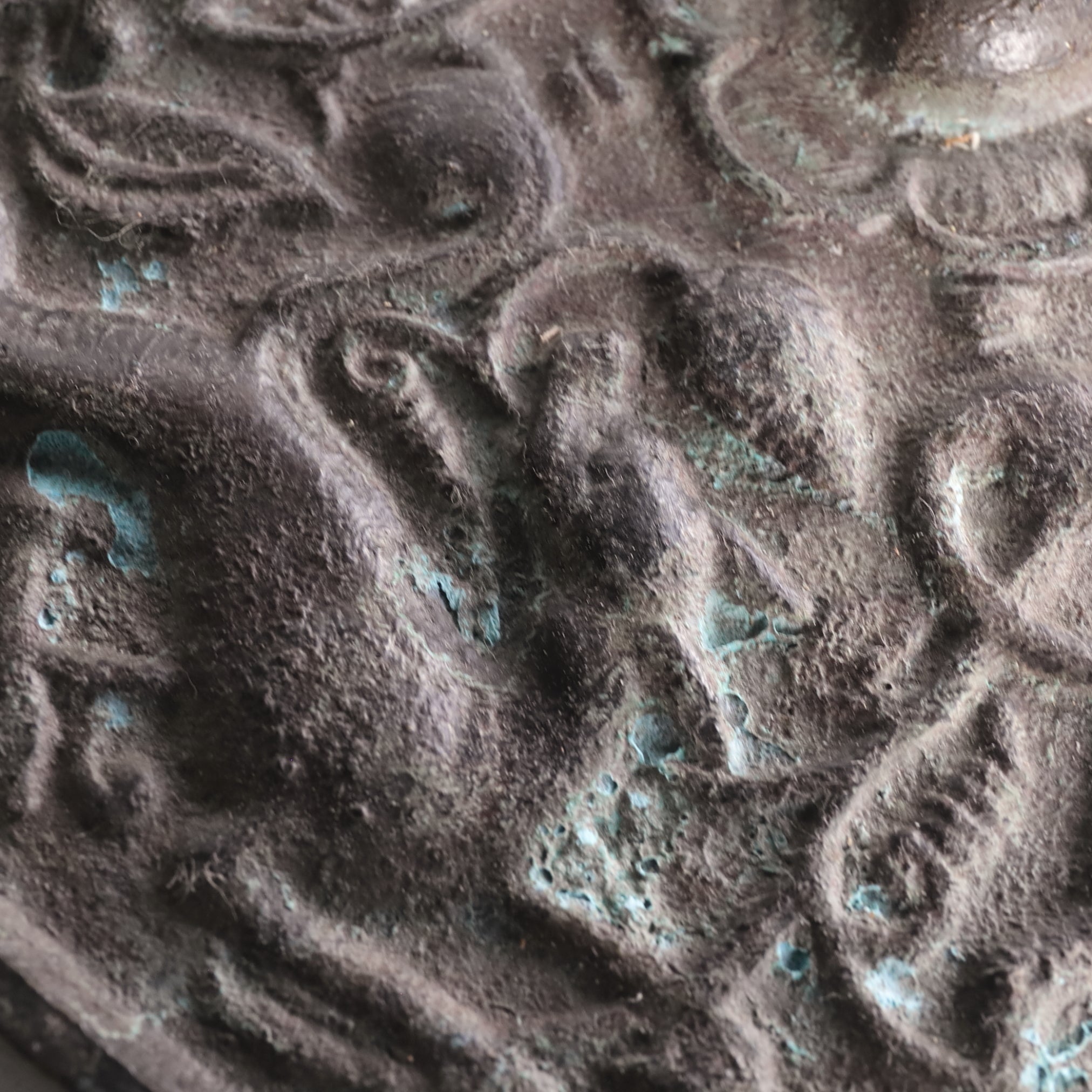 ESPEJO DE BRONCE, Tallado en relieve con diseño de bestia mítica, Mitate(espejo de bronce/pisapapeles)