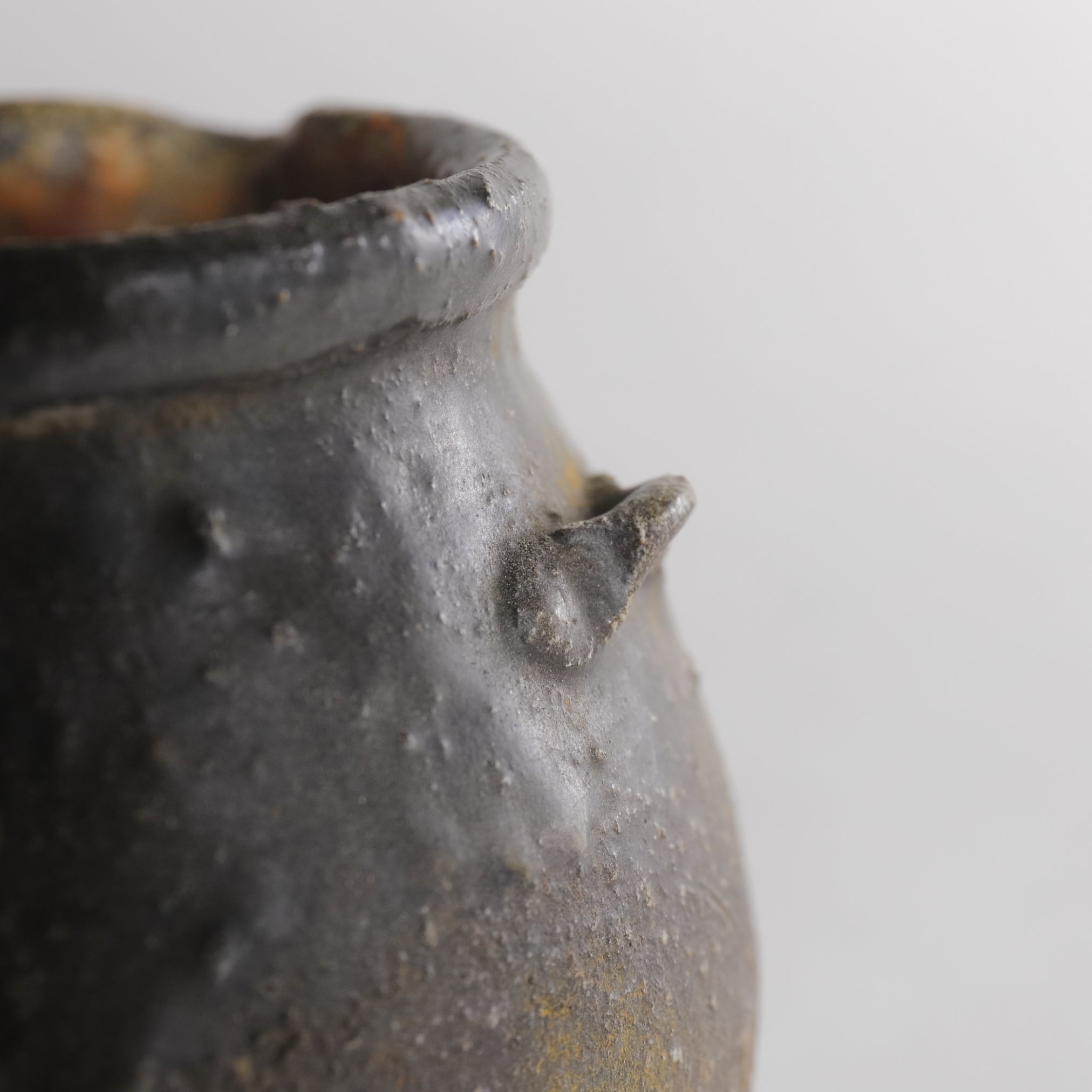 OHAGURO TSUBO(JARRA PARA ENNEGRECER DIENTES), Ko-Echizen, Período Muromachi(1336–1573 d. C.)