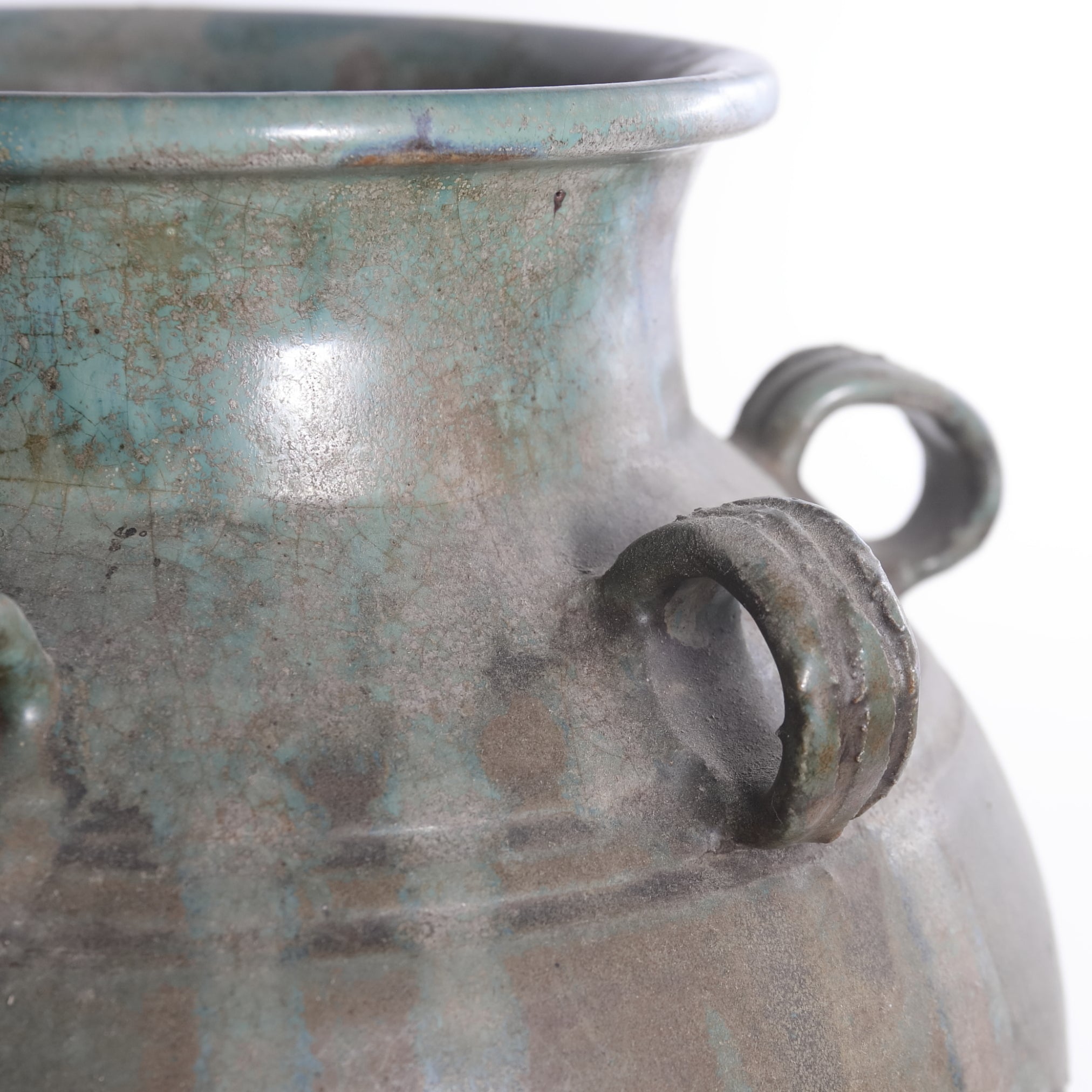 JARRA CON SEIS ASAS, Ko-Karatsu, vidriado verde, con patrón de volutas, Período Edo(1603–1867 d. C.)
