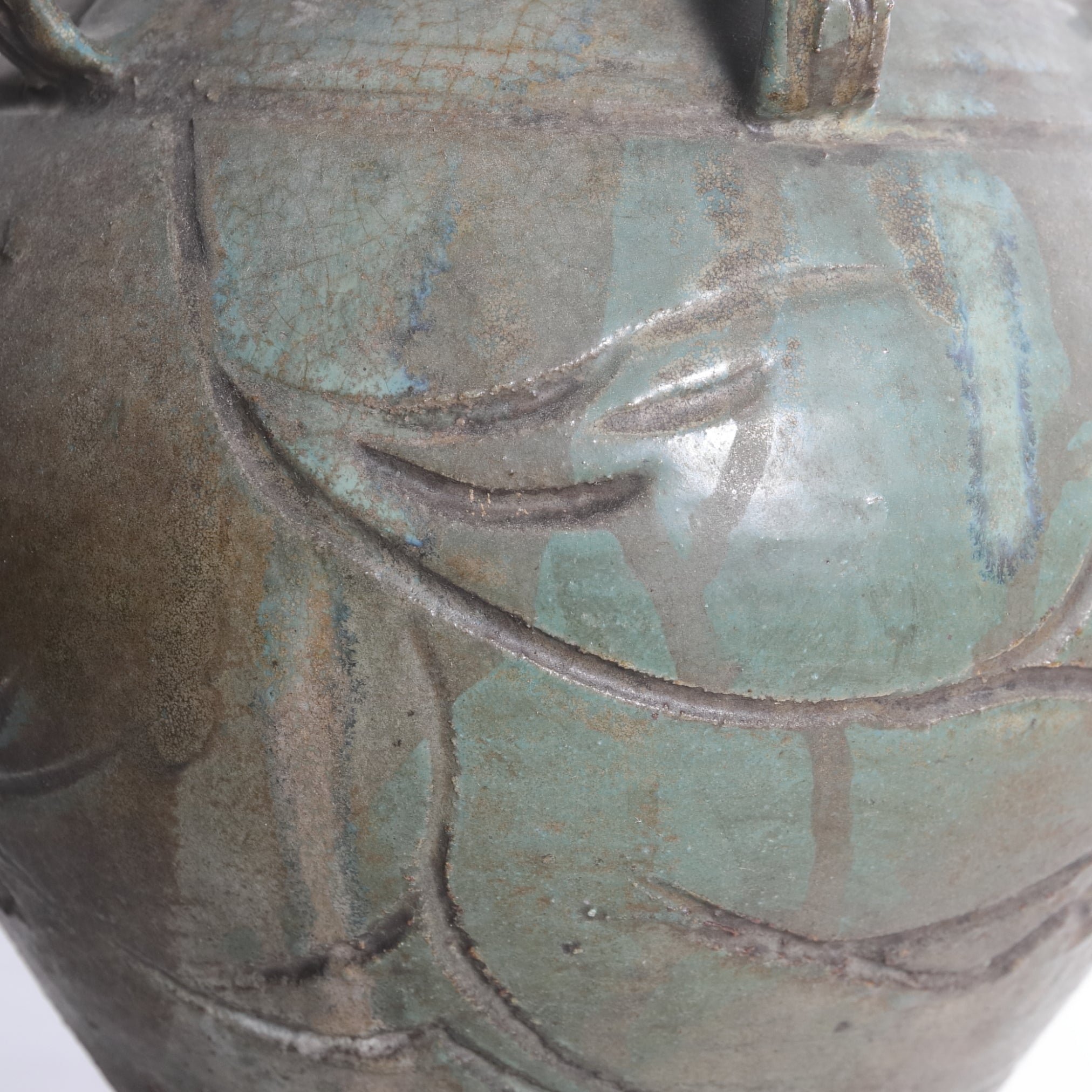 JARRA CON SEIS ASAS, Ko-Karatsu, vidriado verde, con patrón de volutas, Período Edo(1603–1867 d. C.)