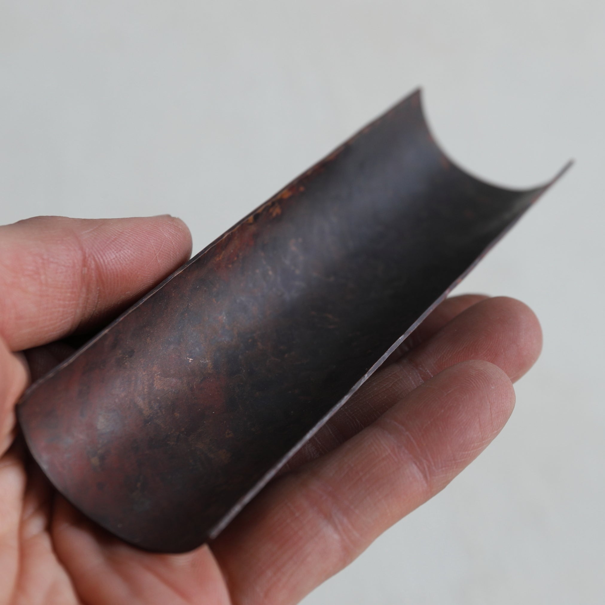 CUCHARA PARA TÉ DE COBRE, Con patrón lineal, Moderno(Siglos XIX–XX)