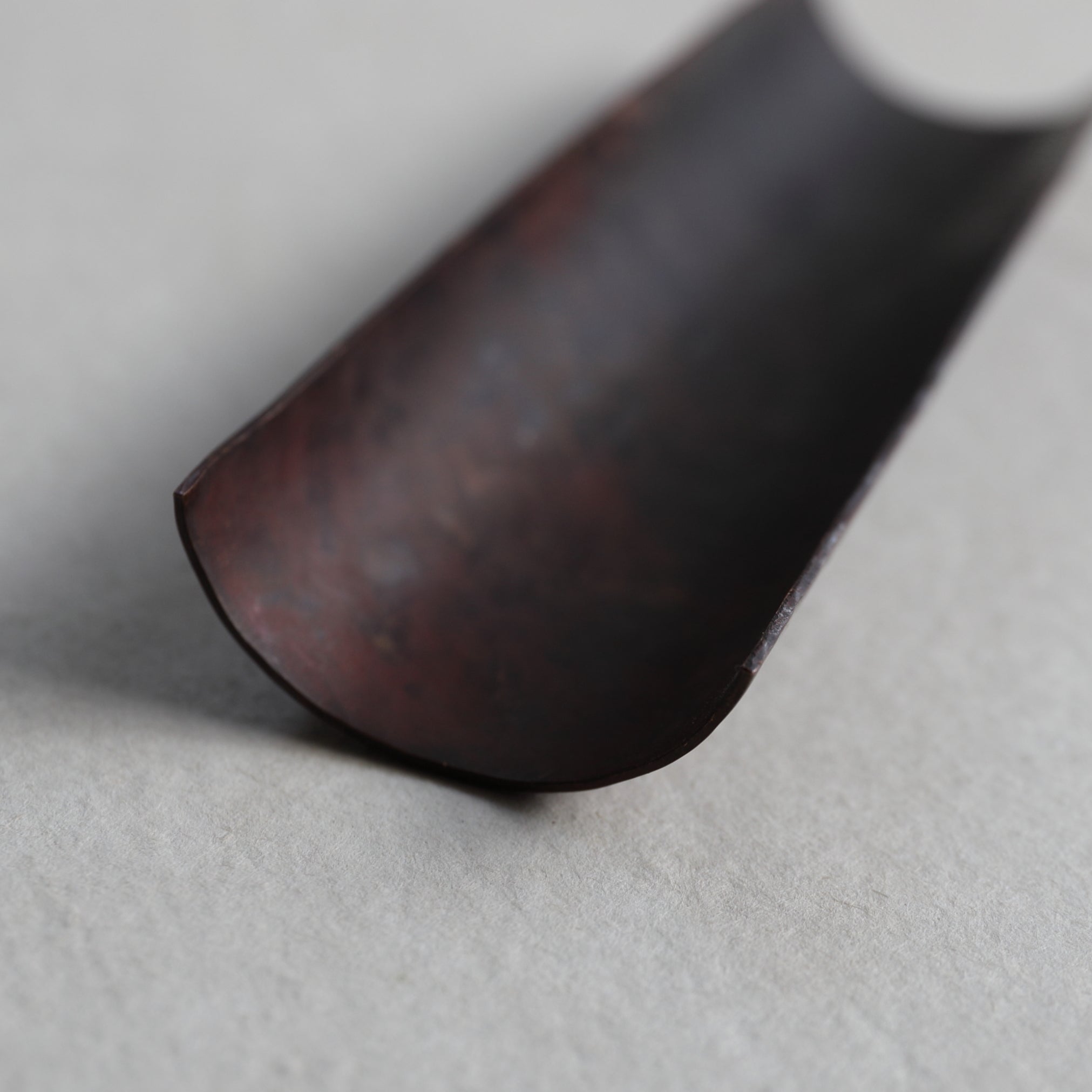 CUCHARA PARA TÉ DE COBRE, Con patrón lineal, Moderno(Siglos XIX–XX)