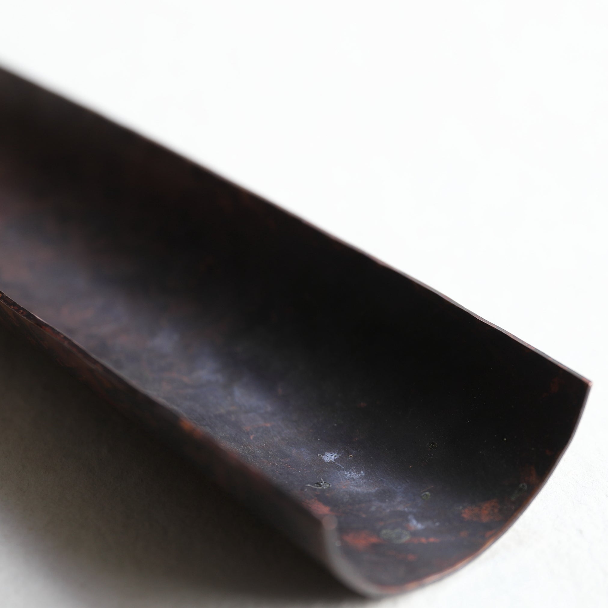 CUCHARA PARA TÉ DE COBRE, Con patrón lineal, Moderno(Siglos XIX–XX)