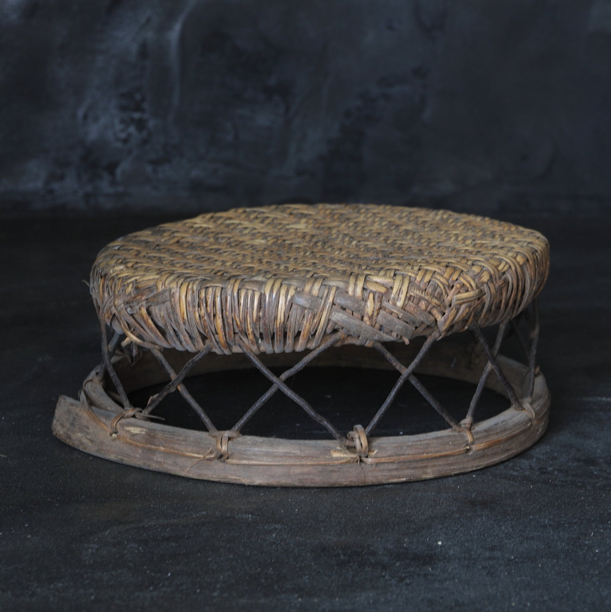 TABOURET BAS EN BAMBOU TRESSÉ, Yao, d2, Moderne(XIXe–XXe siècle)