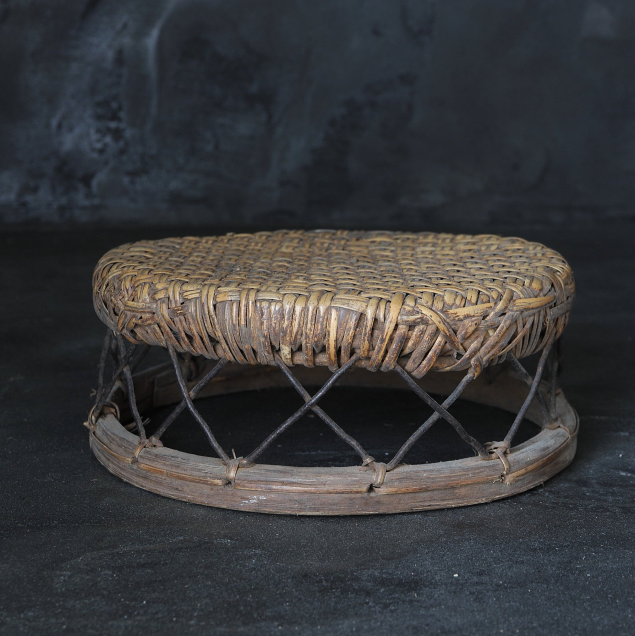 TABOURET BAS EN BAMBOU TRESSÉ, Yao, d2, Moderne(XIXe–XXe siècle)
