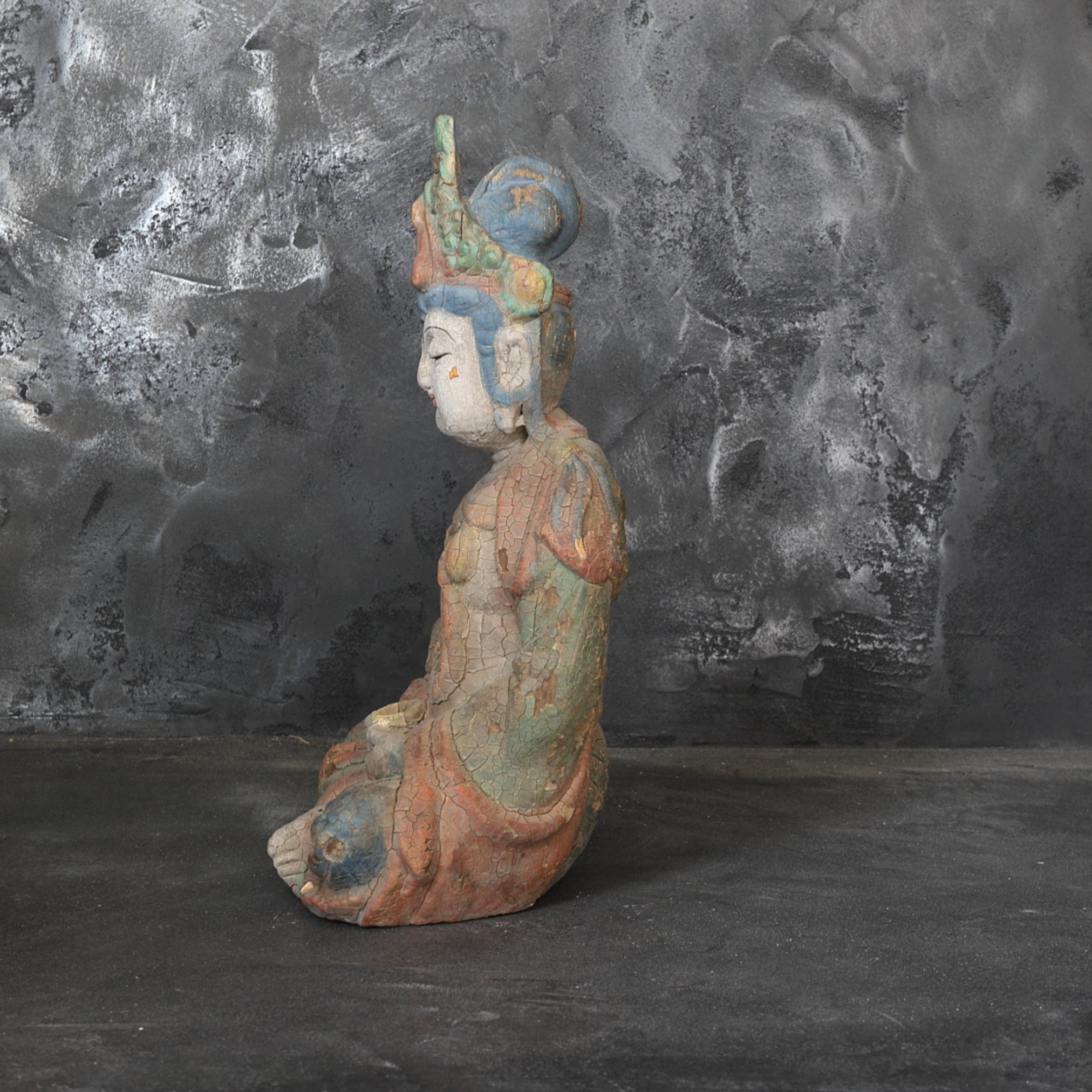 WOODEN STATUE OF AVALOKITESHVARA BODHISATTVA, Qing Dynasty(1616–1911CE)