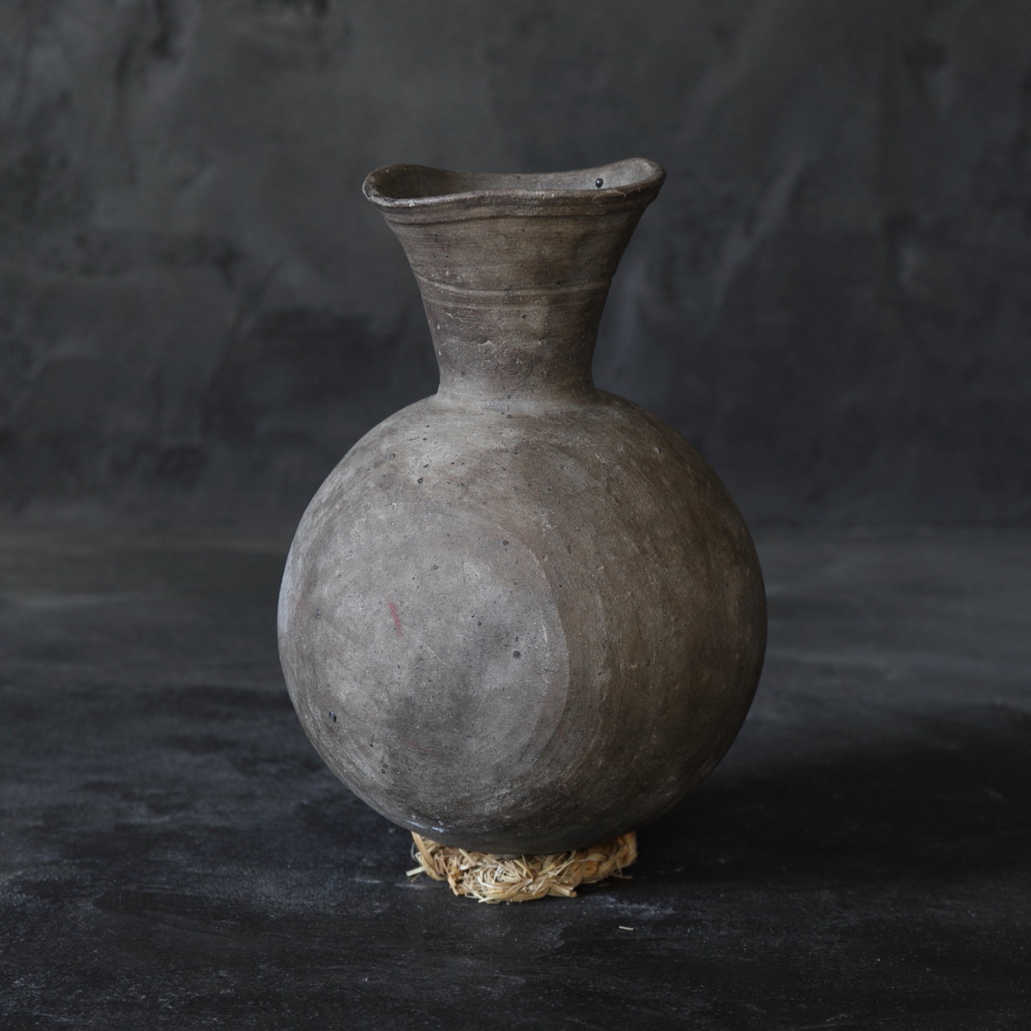 BOUTEILLE À COL LONG EN FLACON, Céramique Sue, Période Kofun(250–581 apr. J.-C.)