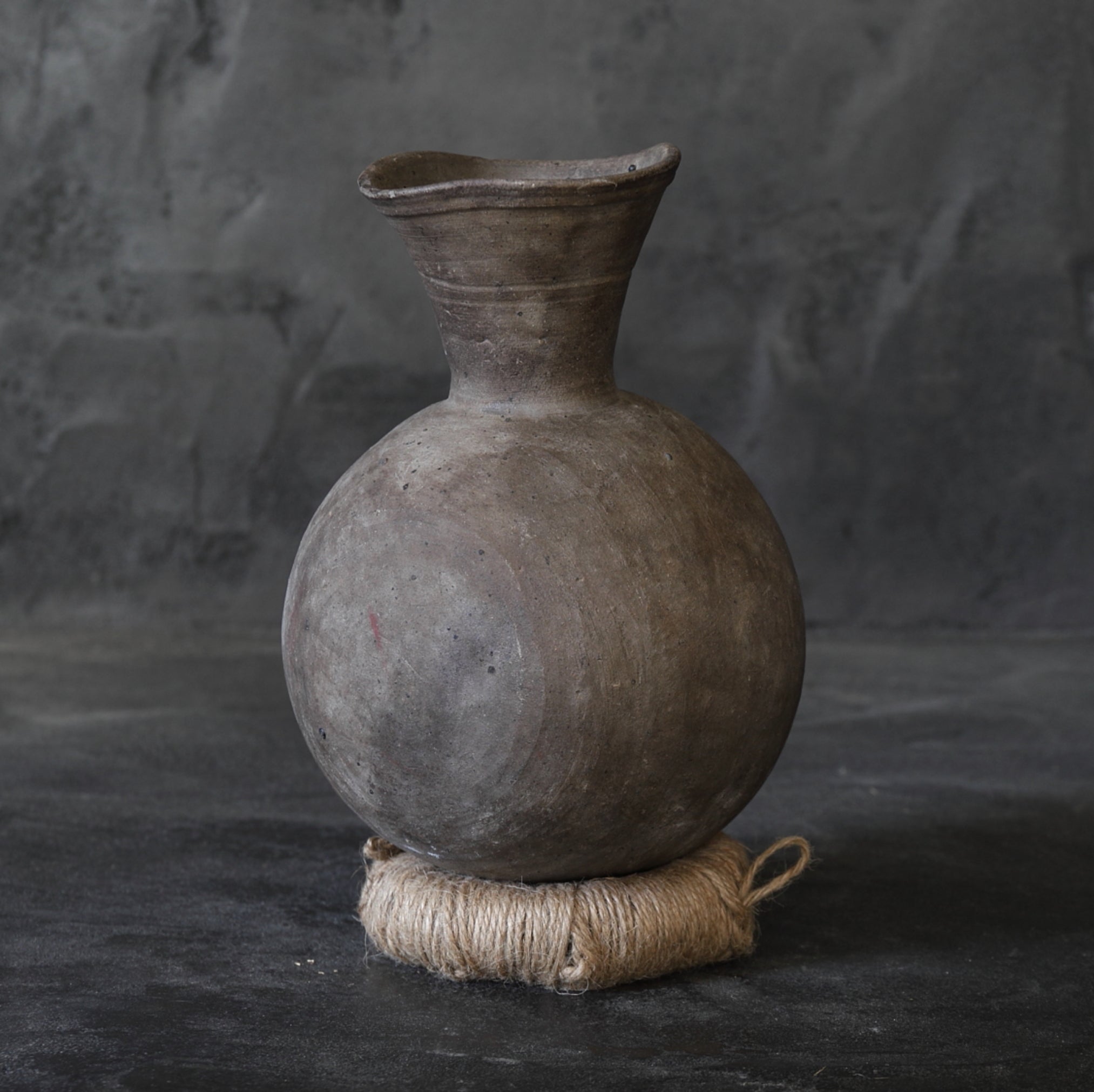 BOUTEILLE À COL LONG EN FLACON, Céramique Sue, Période Kofun(250–581 apr. J.-C.)