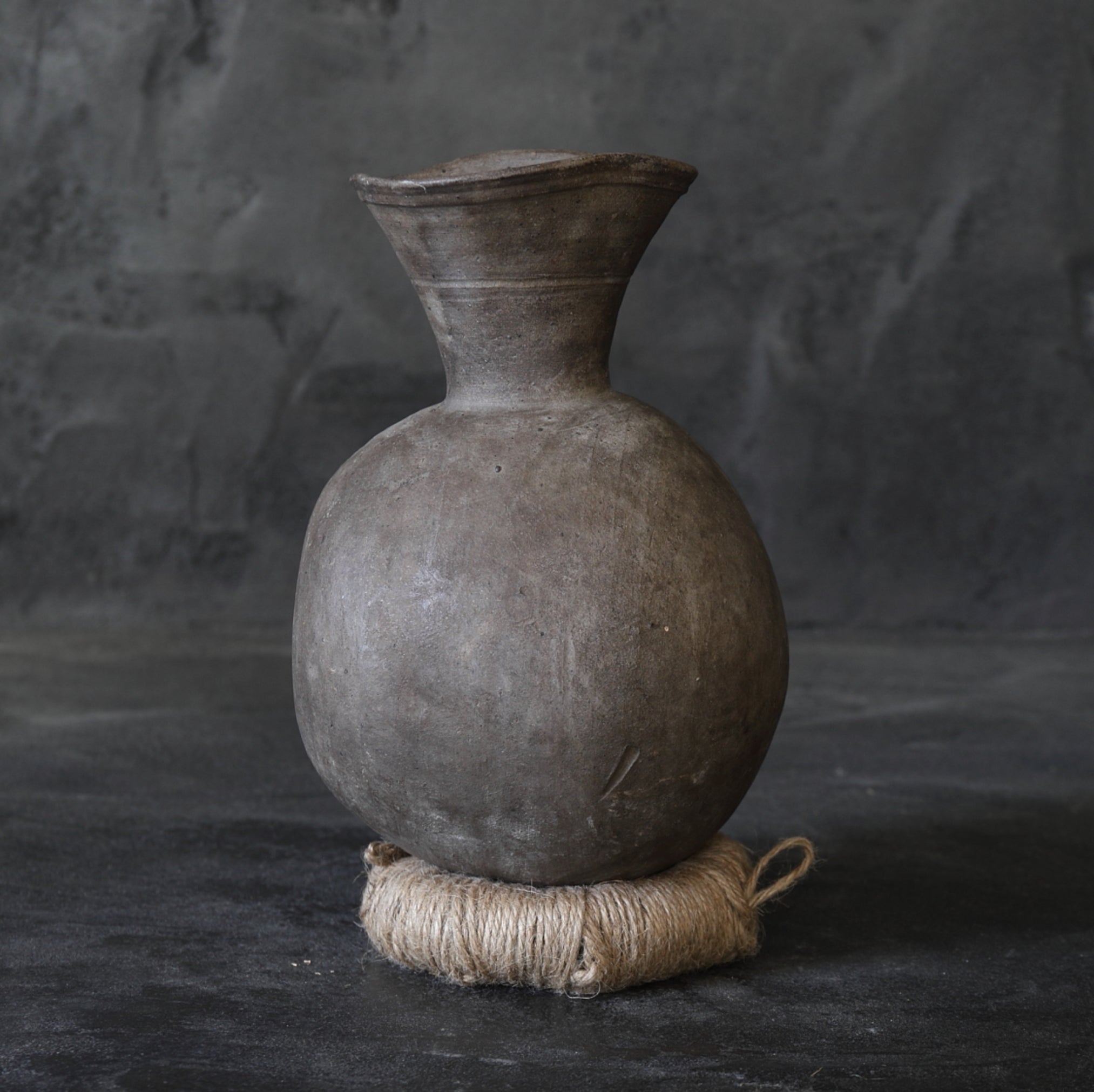 BOUTEILLE À COL LONG EN FLACON, Céramique Sue, Période Kofun(250–581 apr. J.-C.)