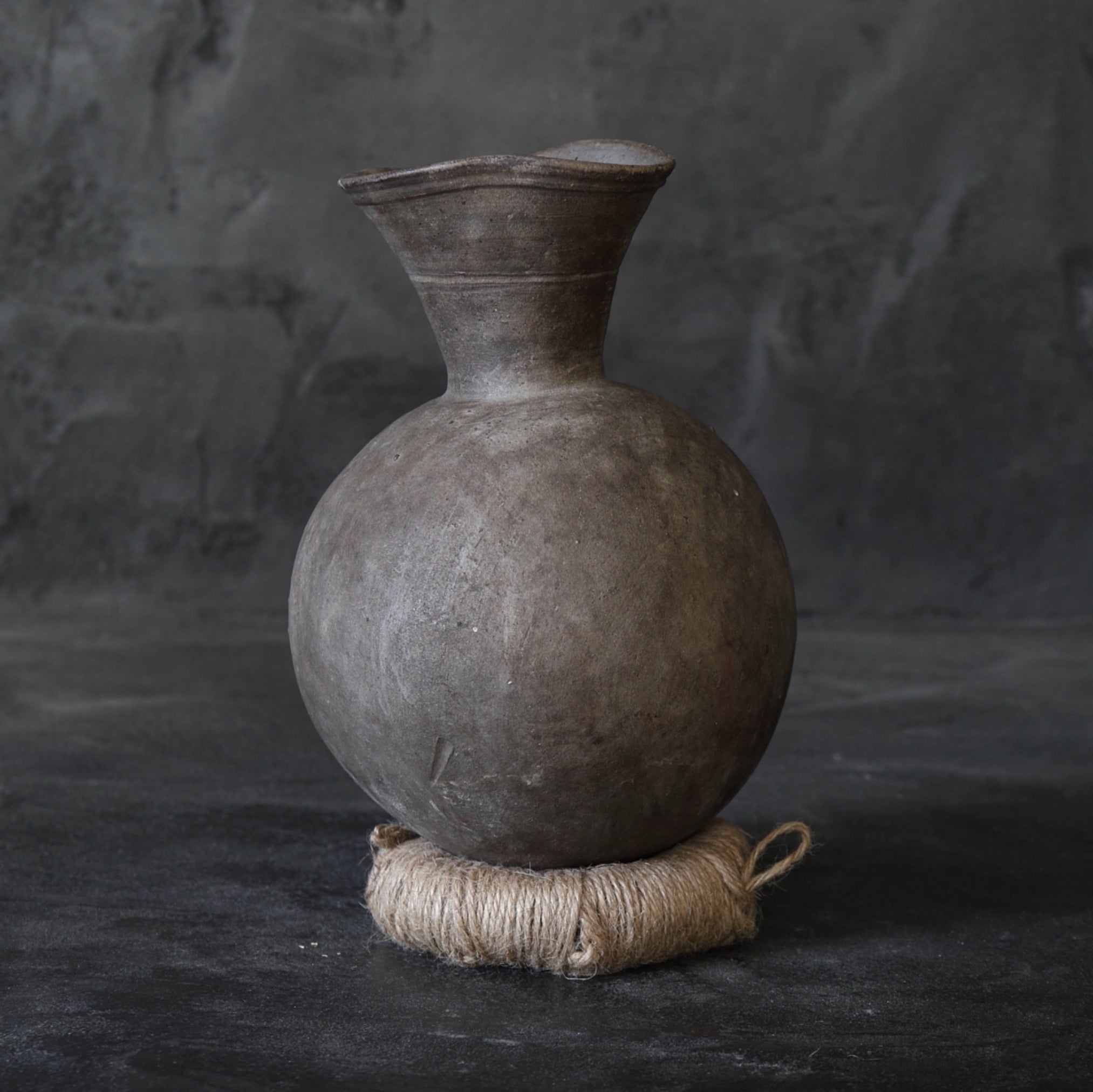 BOUTEILLE À COL LONG EN FLACON, Céramique Sue, Période Kofun(250–581 apr. J.-C.)