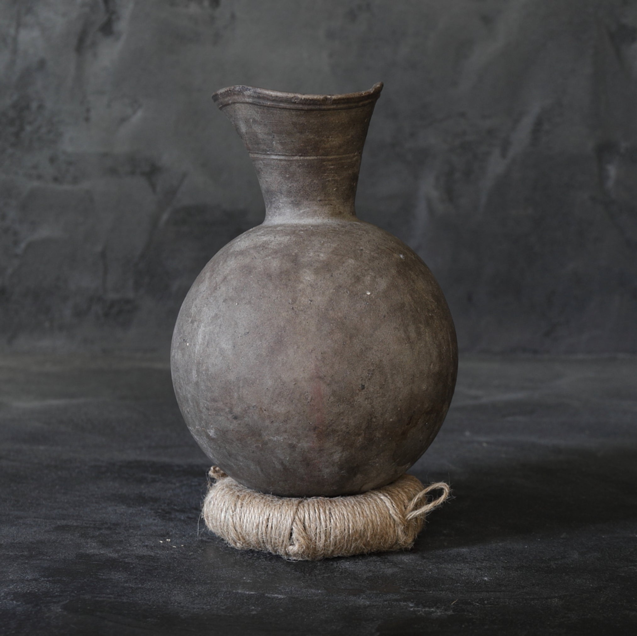 BOUTEILLE À COL LONG EN FLACON, Céramique Sue, Période Kofun(250–581 apr. J.-C.)