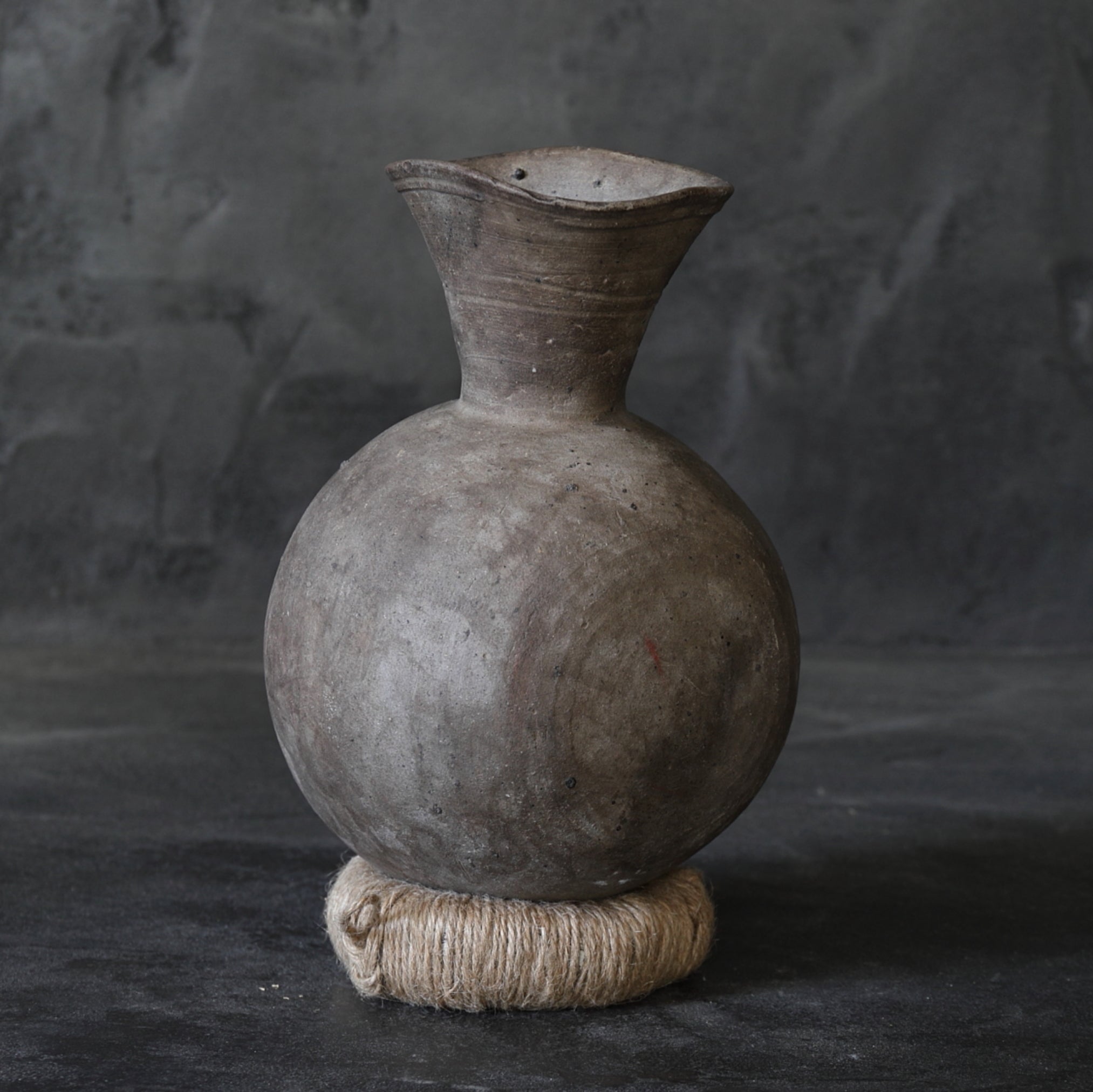 BOUTEILLE À COL LONG EN FLACON, Céramique Sue, Période Kofun(250–581 apr. J.-C.)