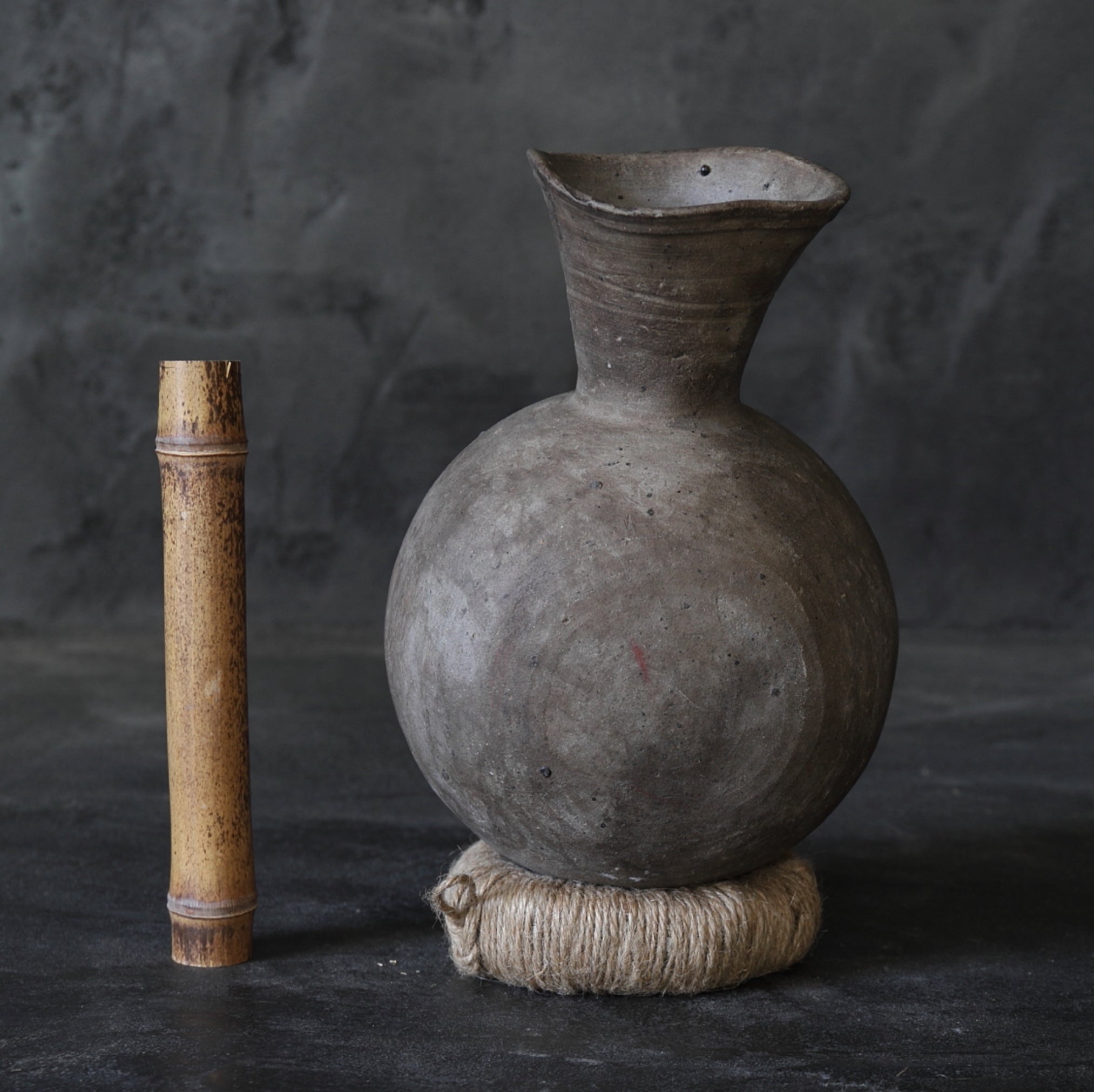 BOUTEILLE À COL LONG EN FLACON, Céramique Sue, Période Kofun(250–581 apr. J.-C.)