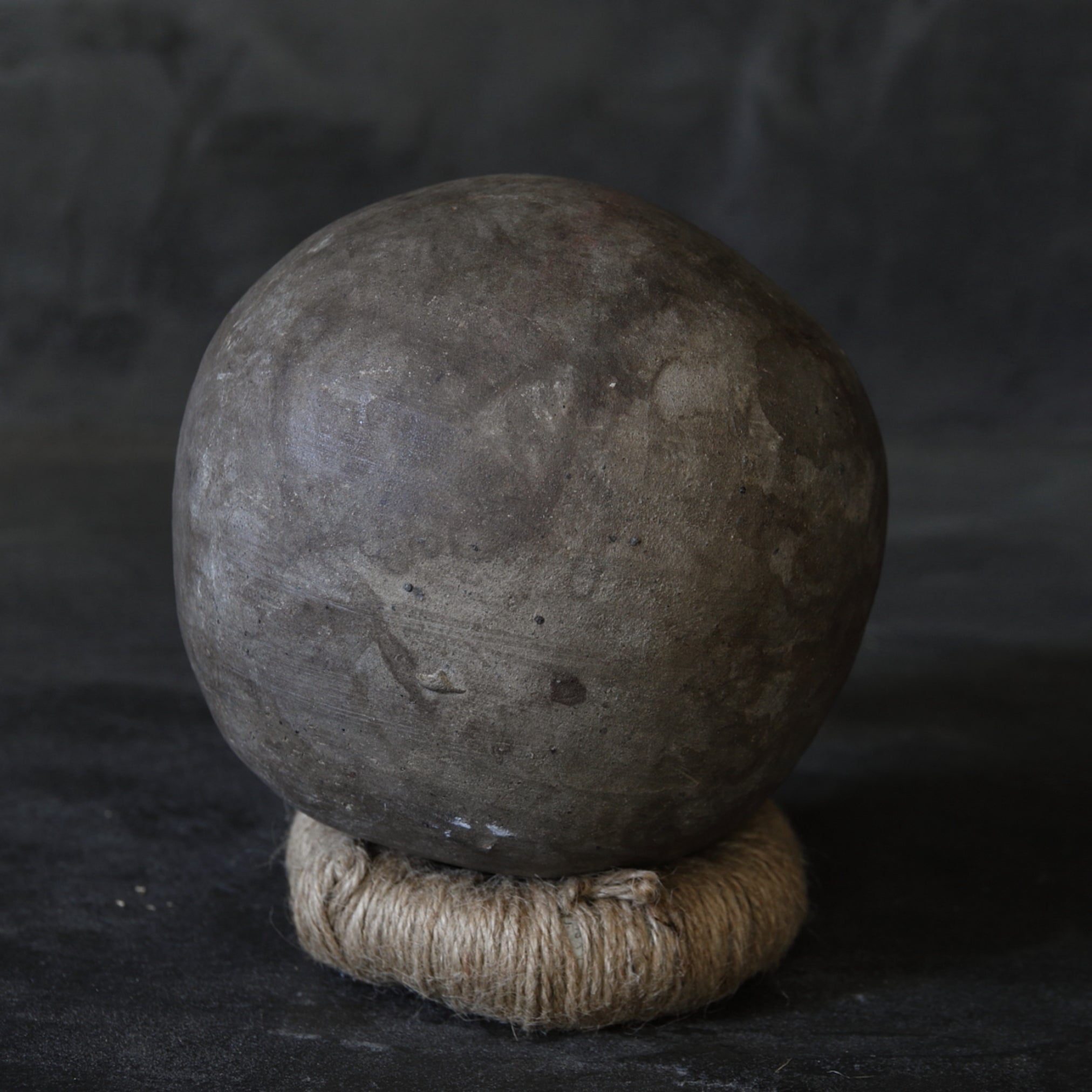 BOUTEILLE À COL LONG EN FLACON, Céramique Sue, Période Kofun(250–581 apr. J.-C.)