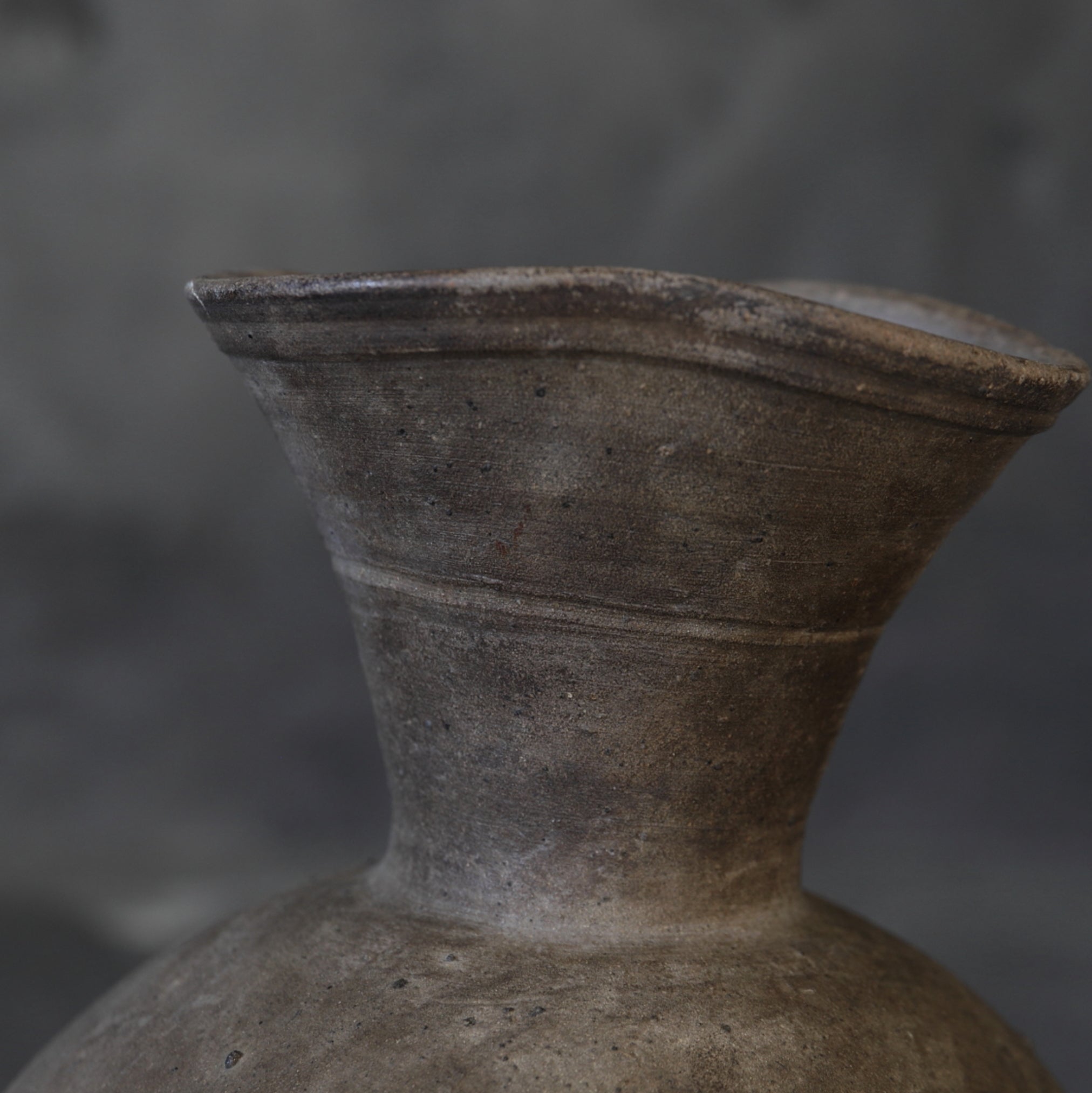 BOUTEILLE À COL LONG EN FLACON, Céramique Sue, Période Kofun(250–581 apr. J.-C.)
